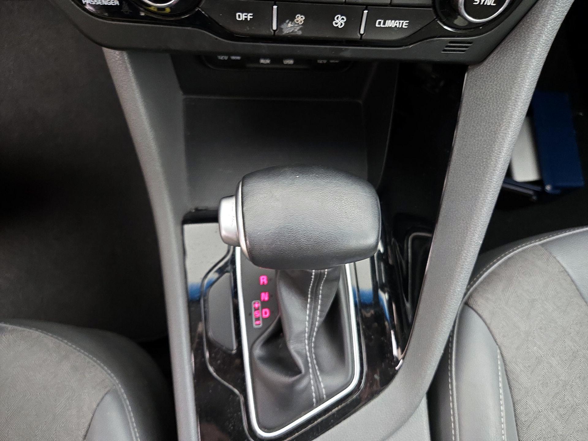 Thumbnail: 2017 Kia Niro - 17