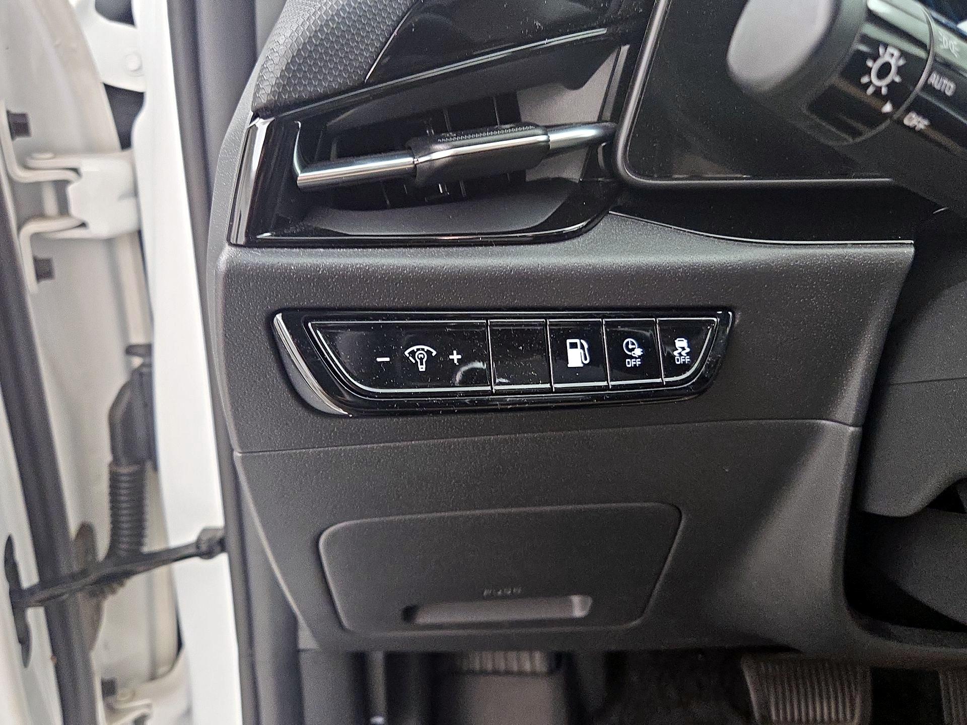 Thumbnail: 2023 Kia Niro - 12
