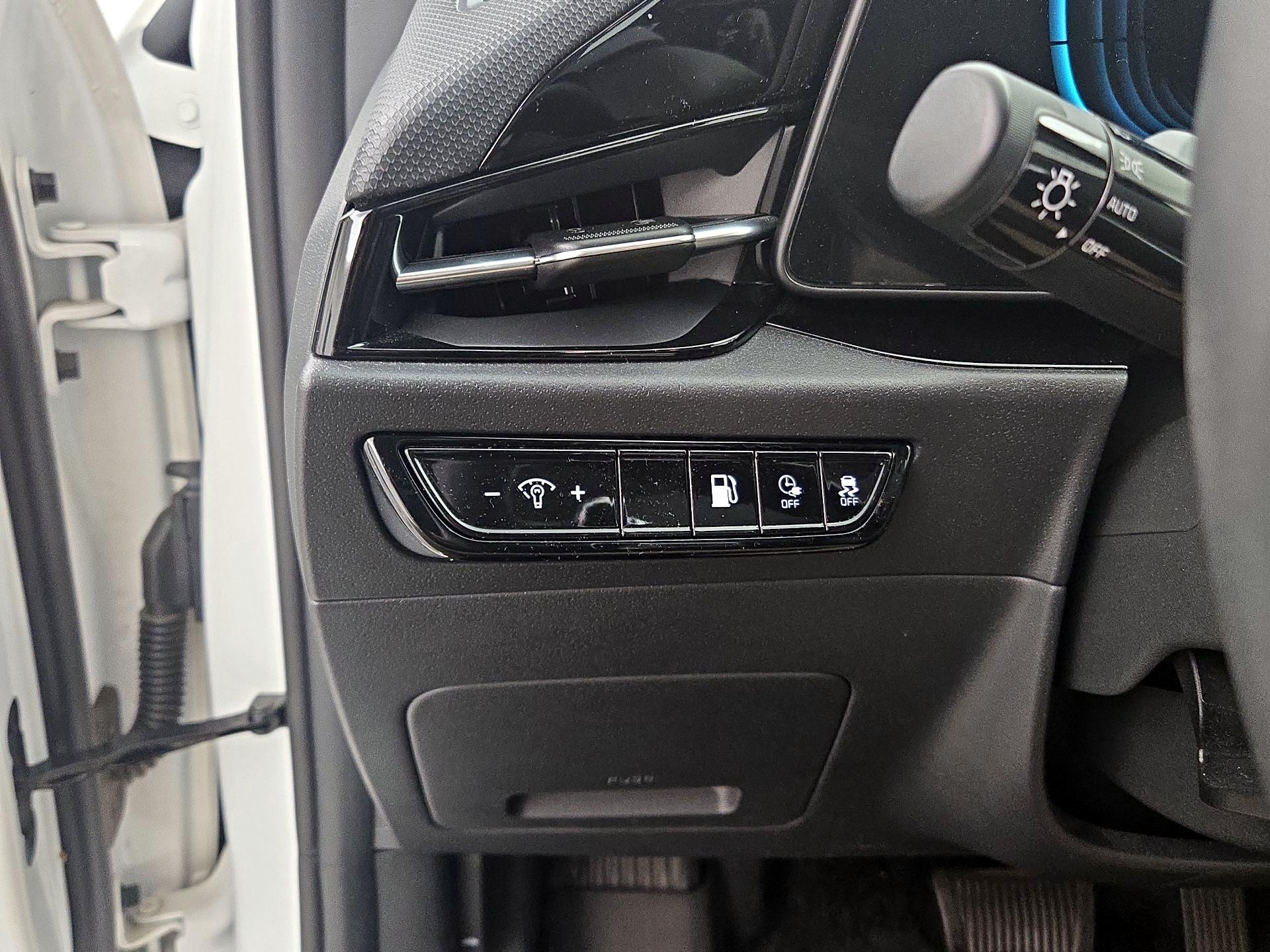 Thumbnail: 2023 Kia Niro - 13