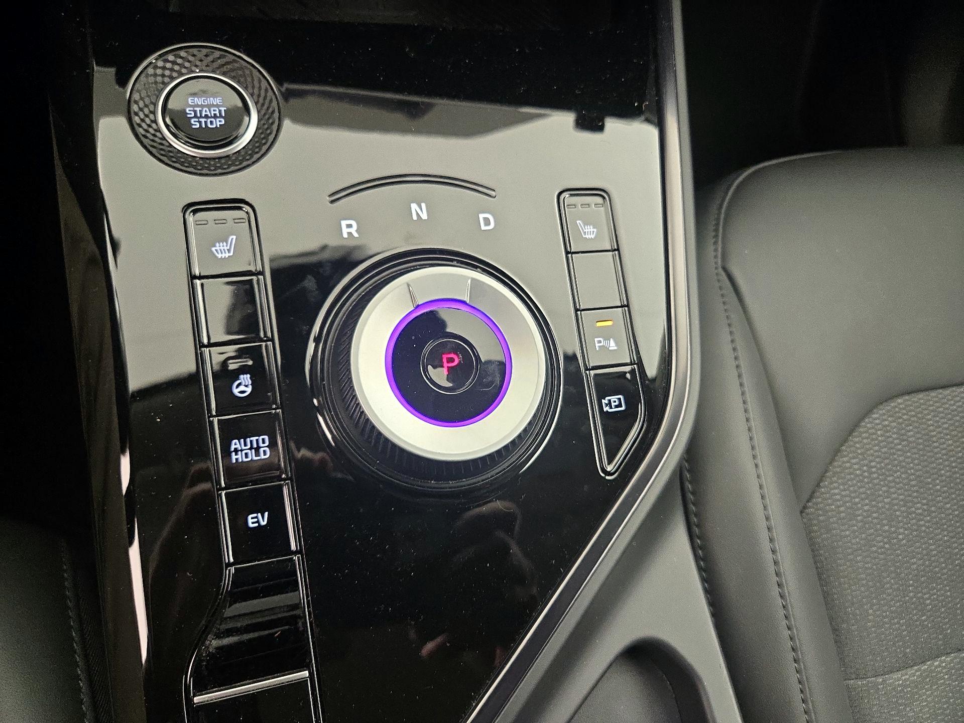 Thumbnail: 2023 Kia Niro - 18