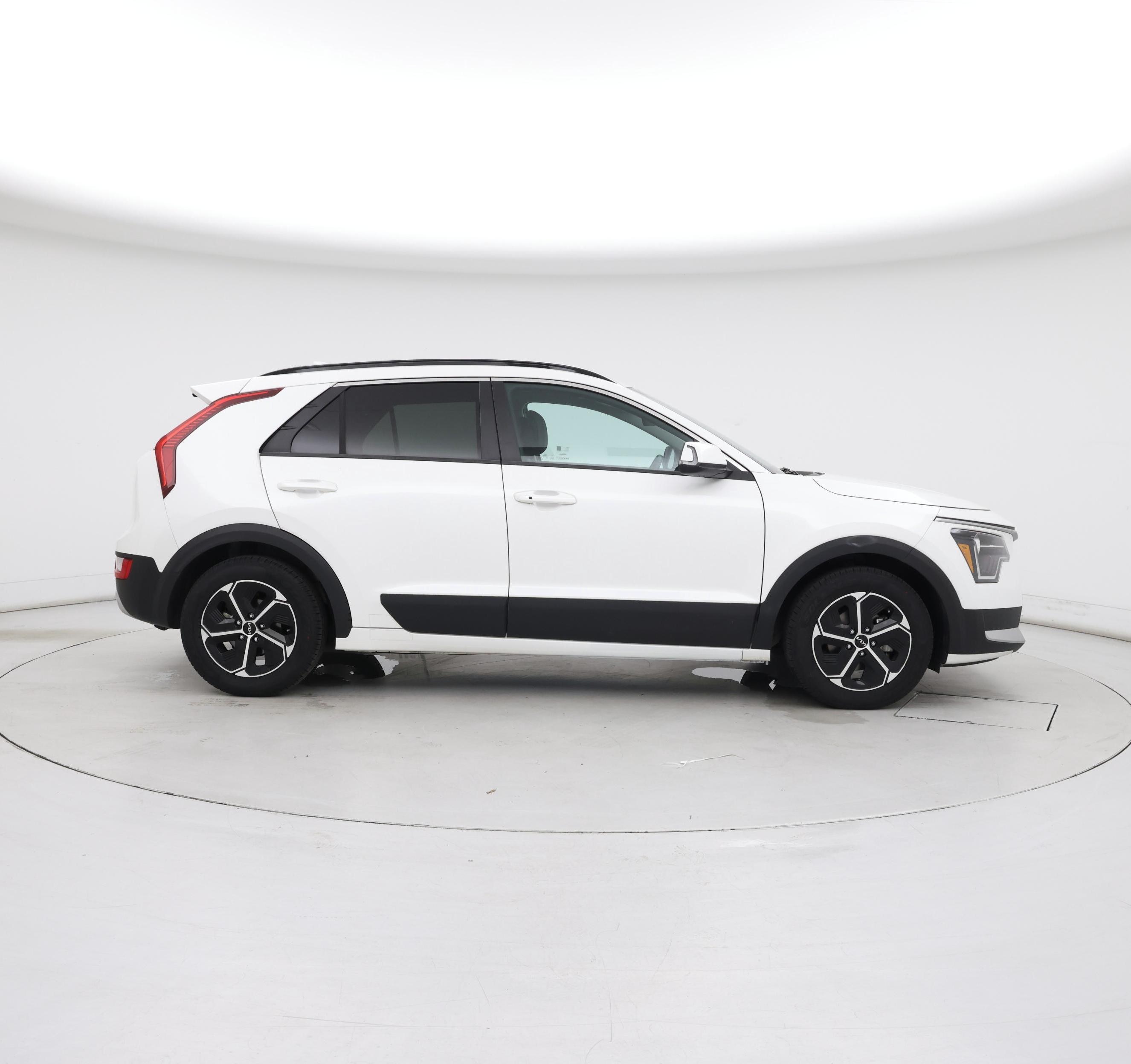 Thumbnail: 2023 Kia Niro - 7