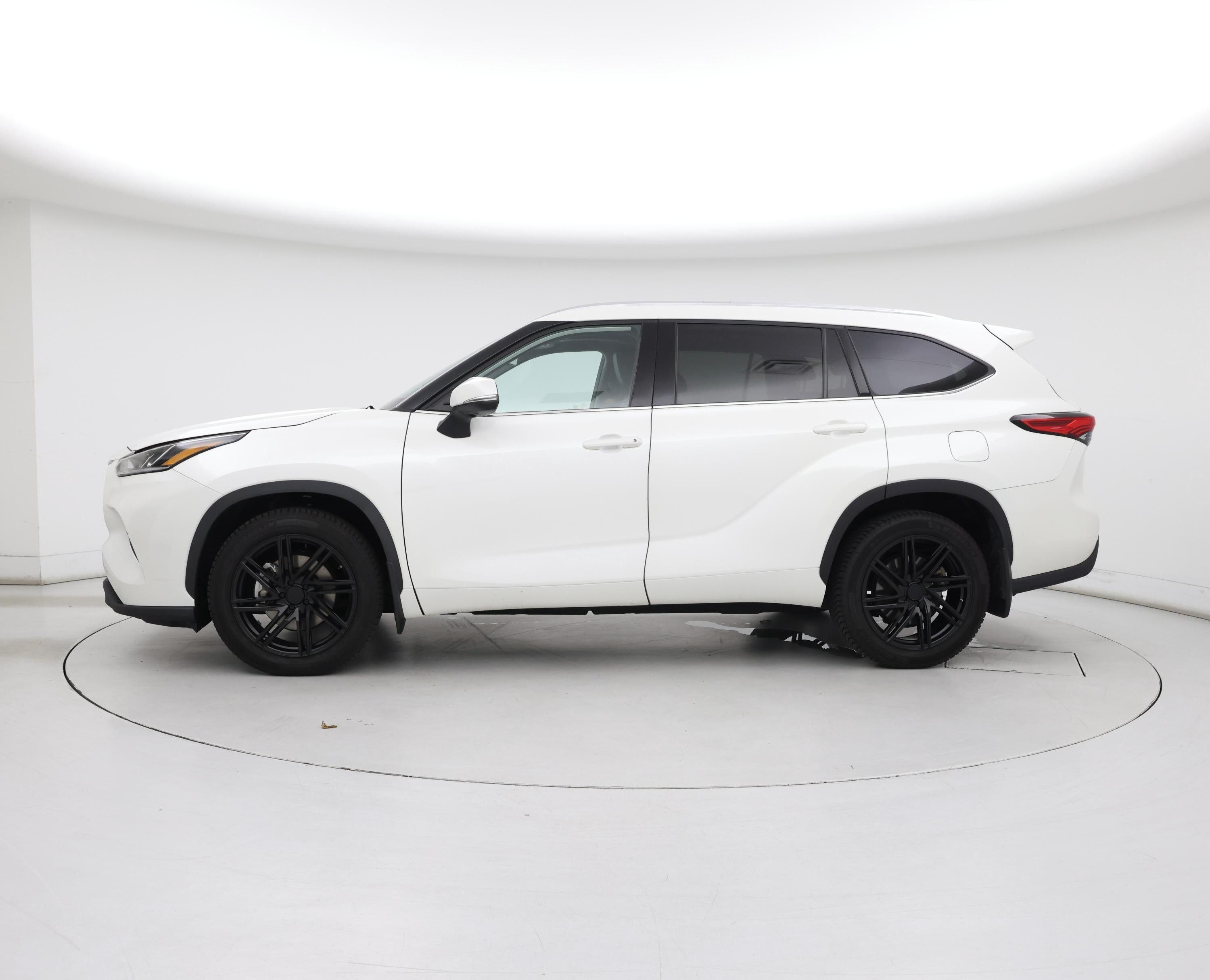 Thumbnail: 2020 Toyota Highlander - 3
