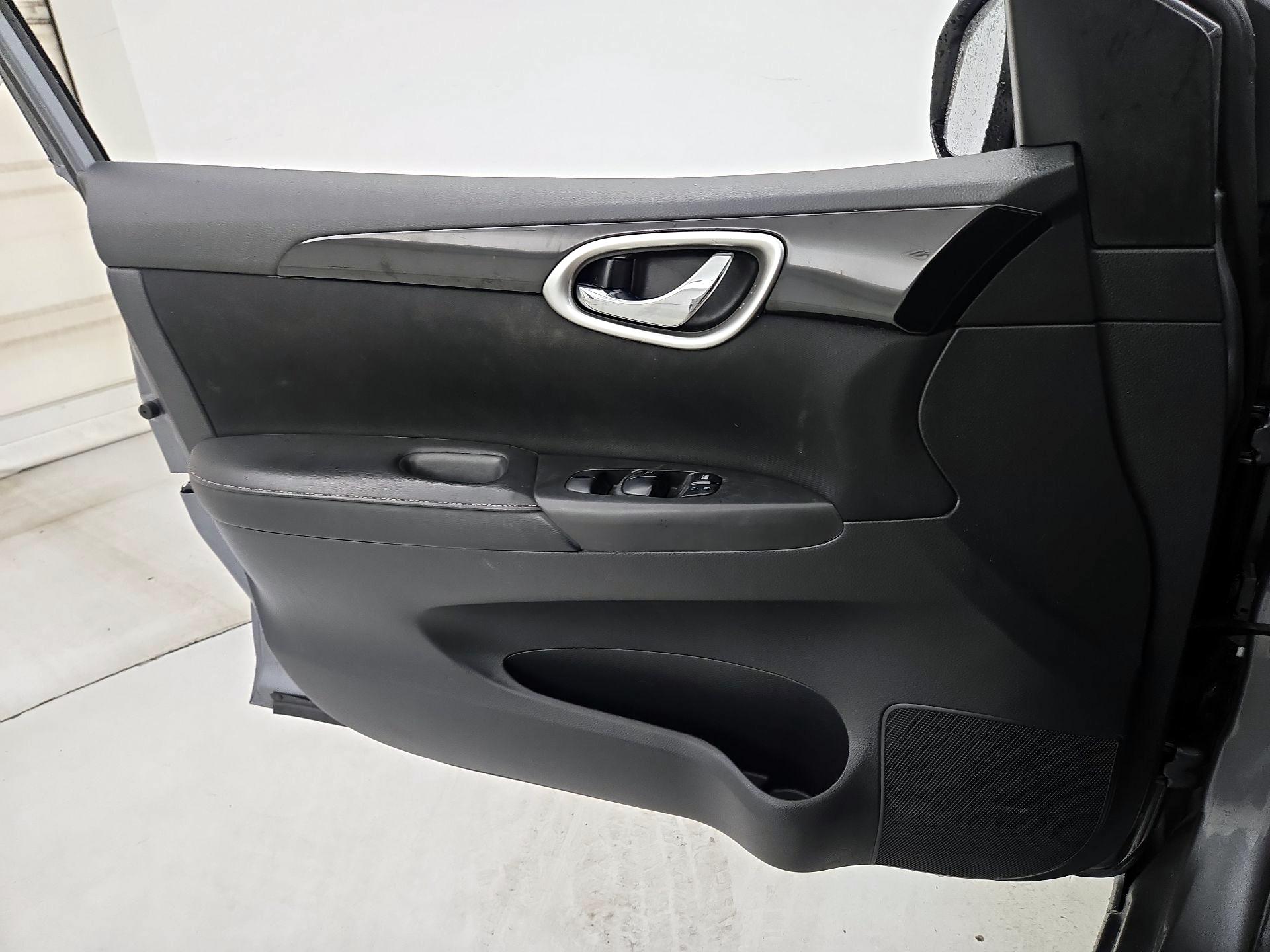 Thumbnail: 2019 Nissan Sentra - 12