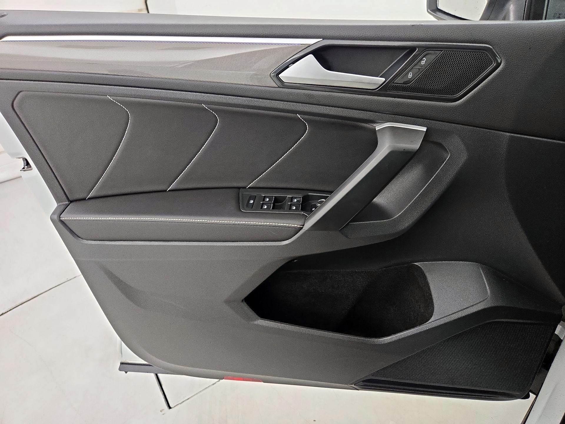 Thumbnail: 2023 Volkswagen Tiguan - 12