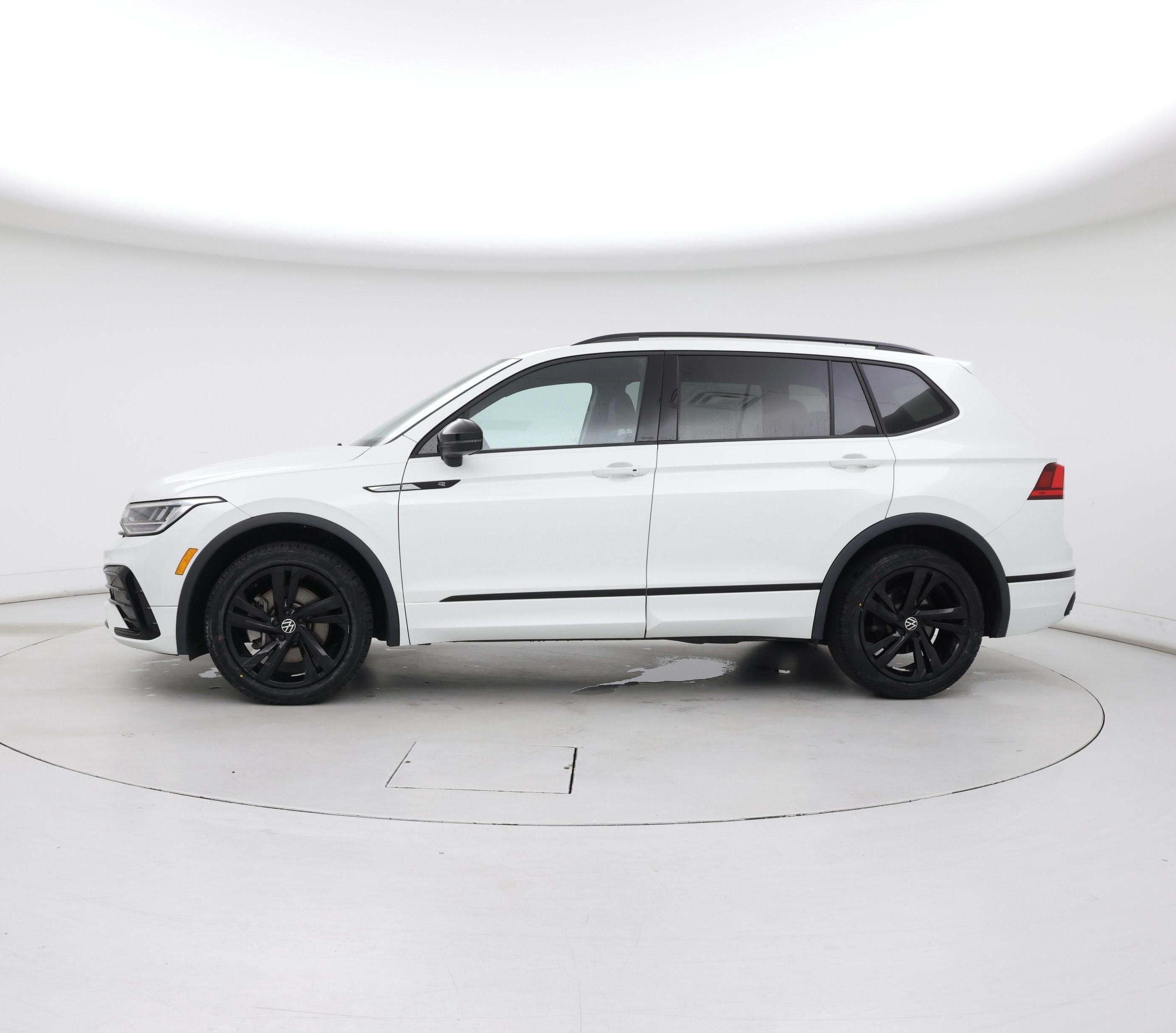 Thumbnail: 2023 Volkswagen Tiguan - 3