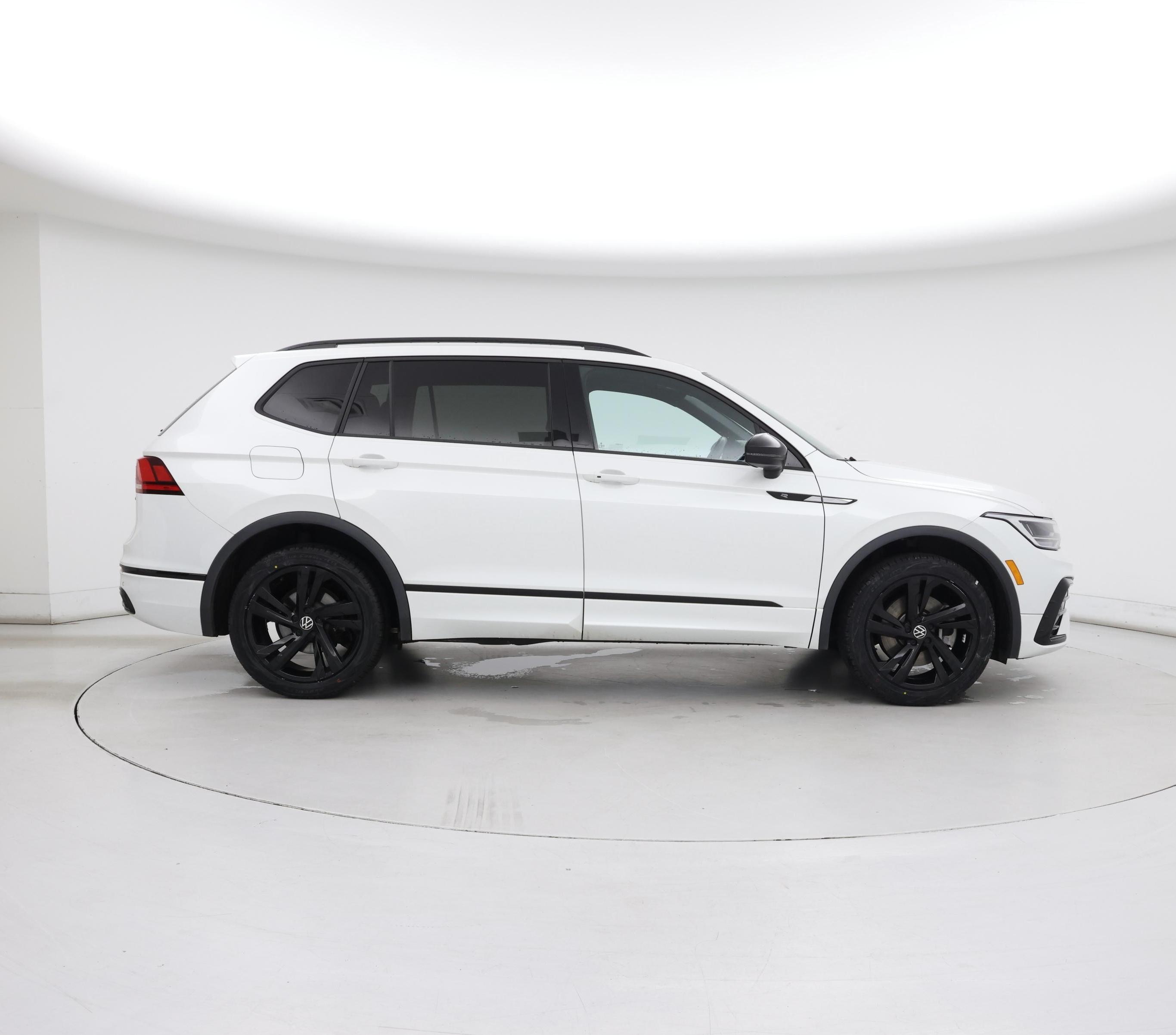 Thumbnail: 2023 Volkswagen Tiguan - 7
