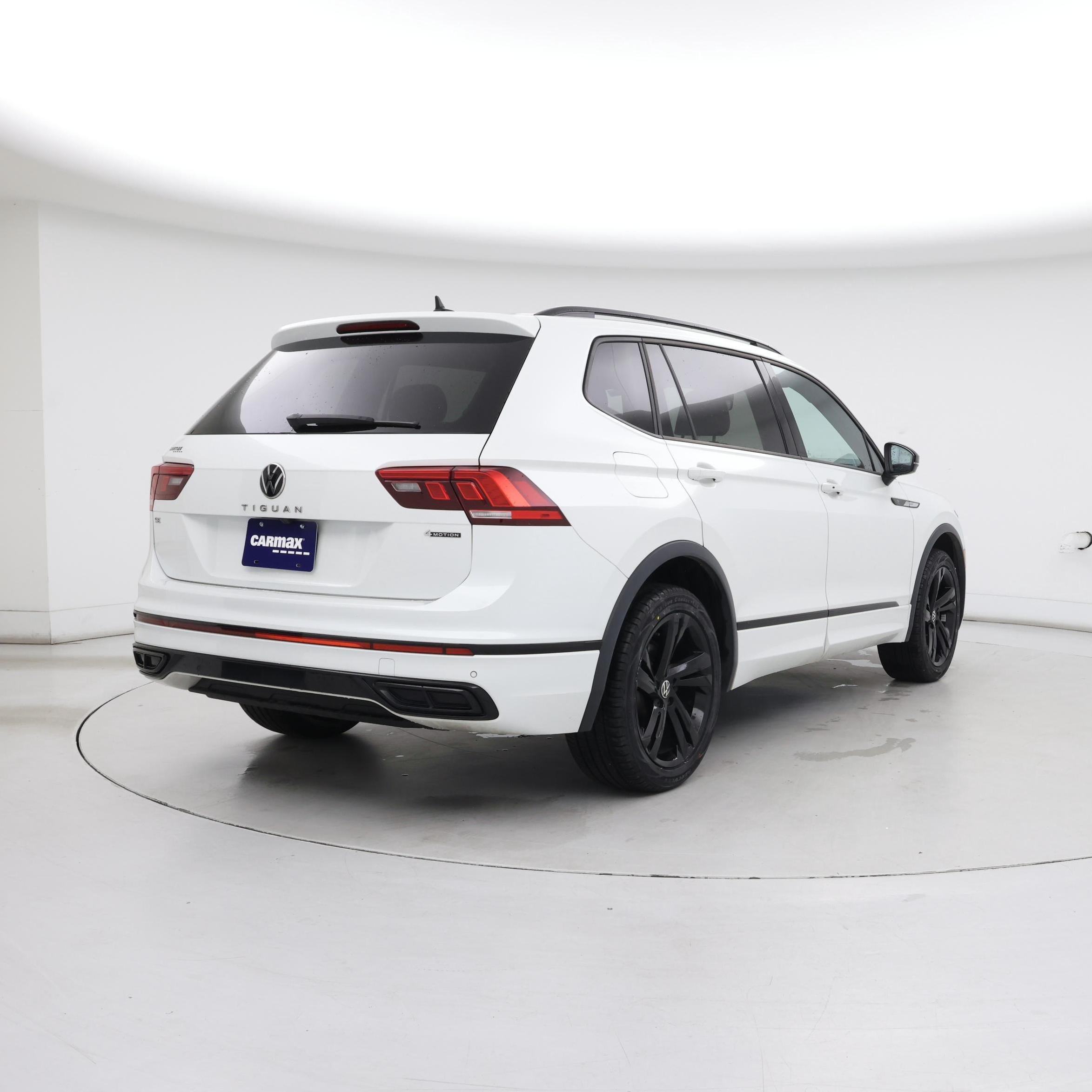 Thumbnail: 2023 Volkswagen Tiguan - 8