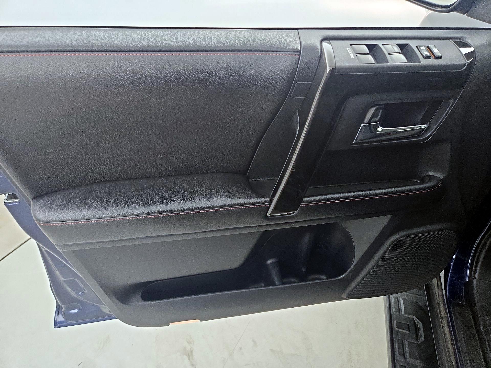 Thumbnail: 2016 Toyota 4Runner - 12