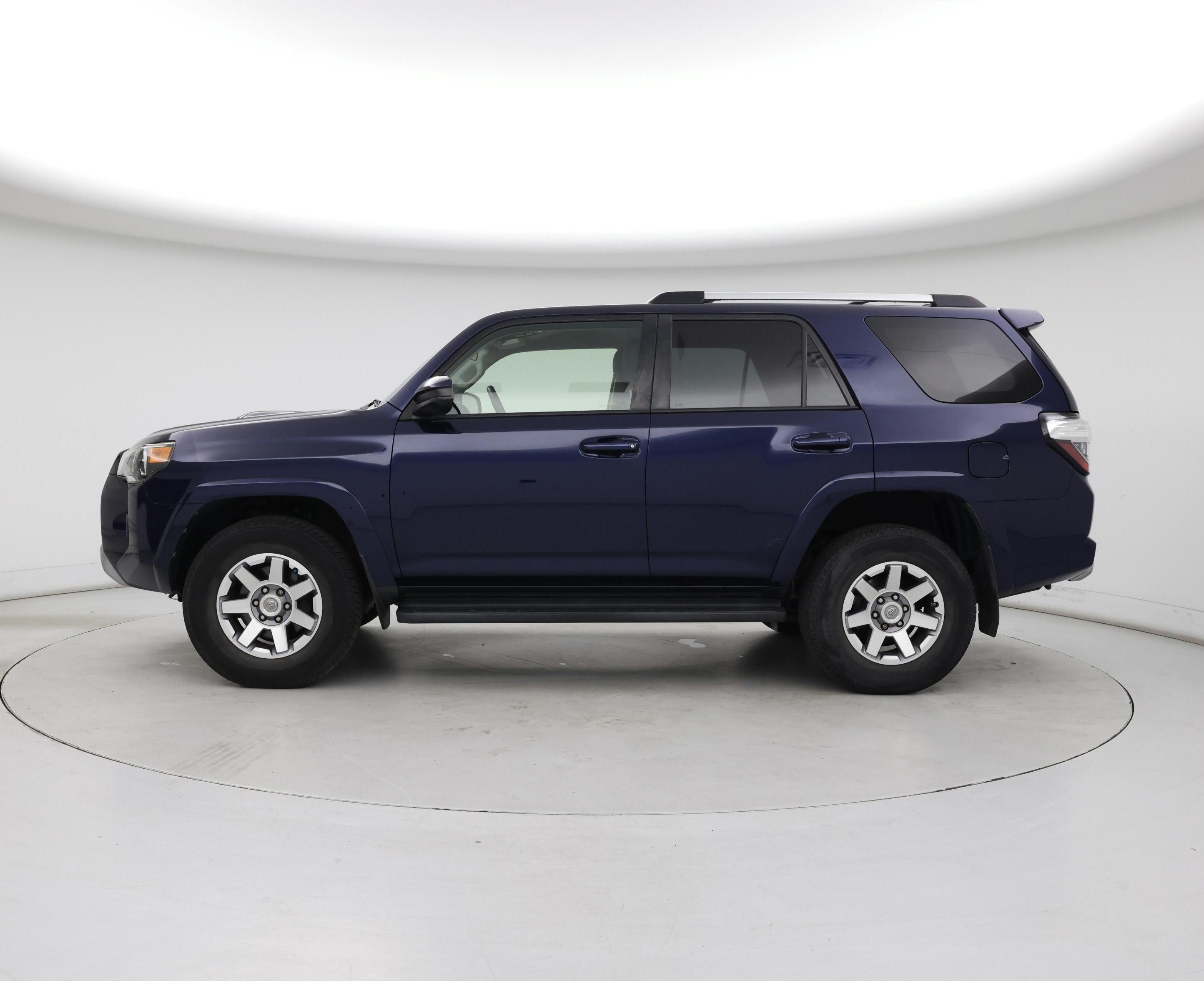 Thumbnail: 2016 Toyota 4Runner - 3