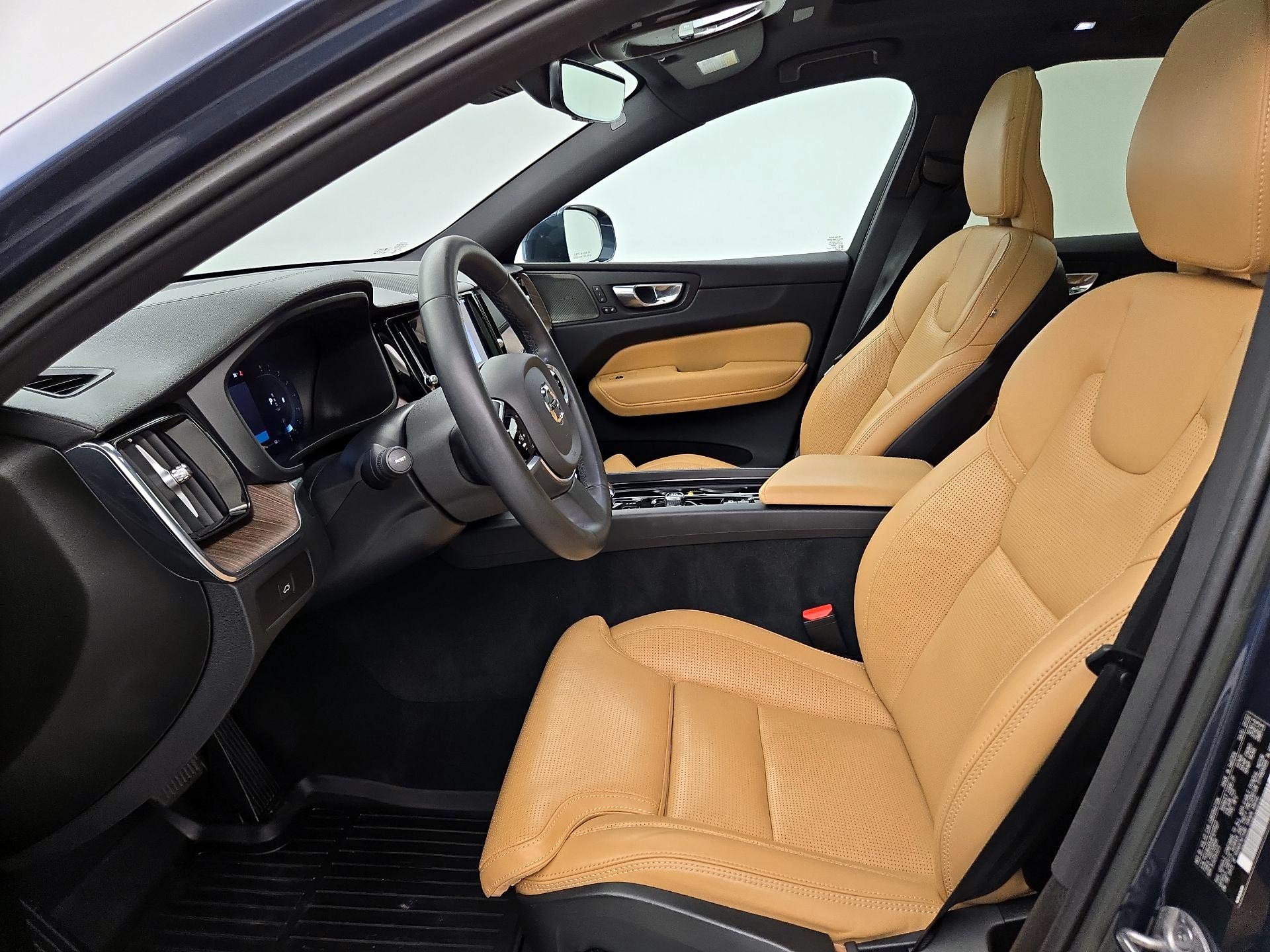 Thumbnail: 2023 Volvo XC60 - 11