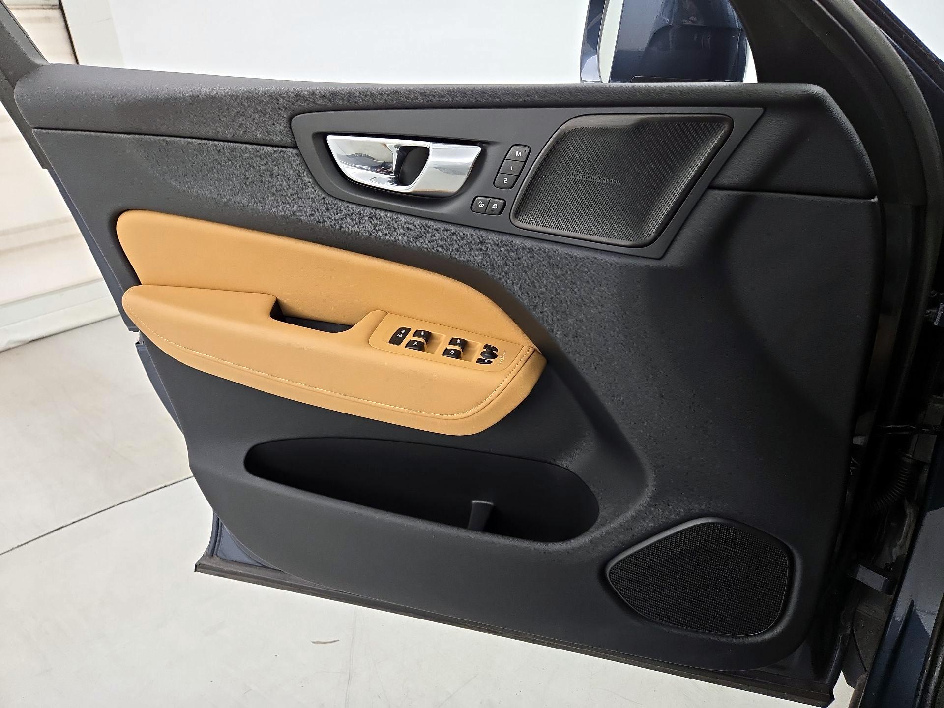 Thumbnail: 2023 Volvo XC60 - 12