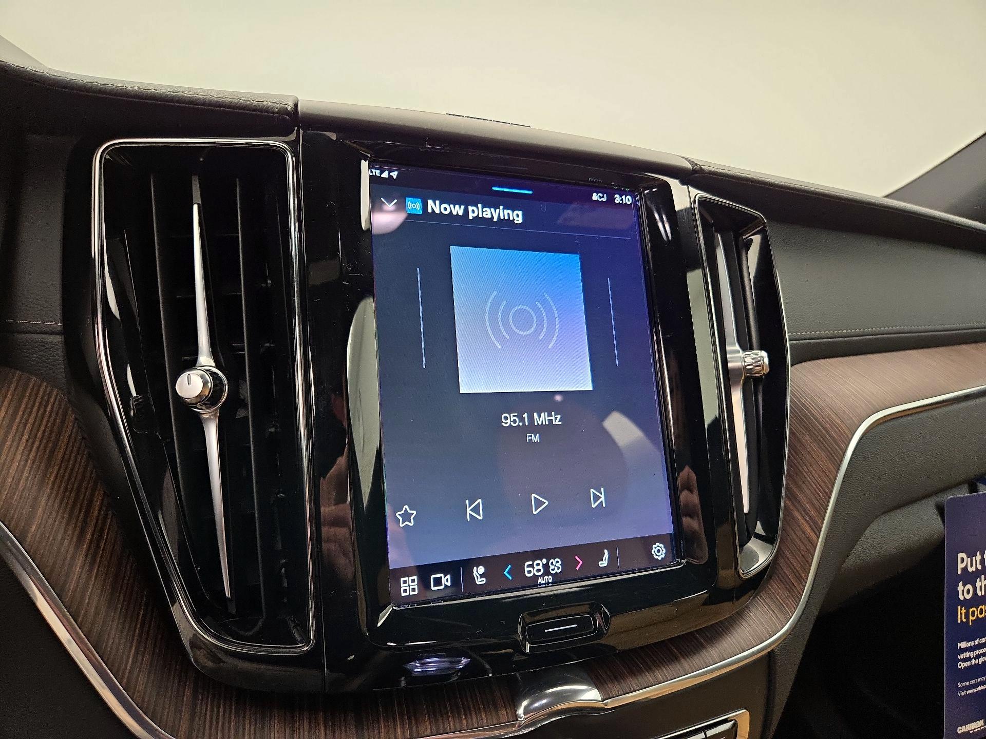 Thumbnail: 2023 Volvo XC60 - 16