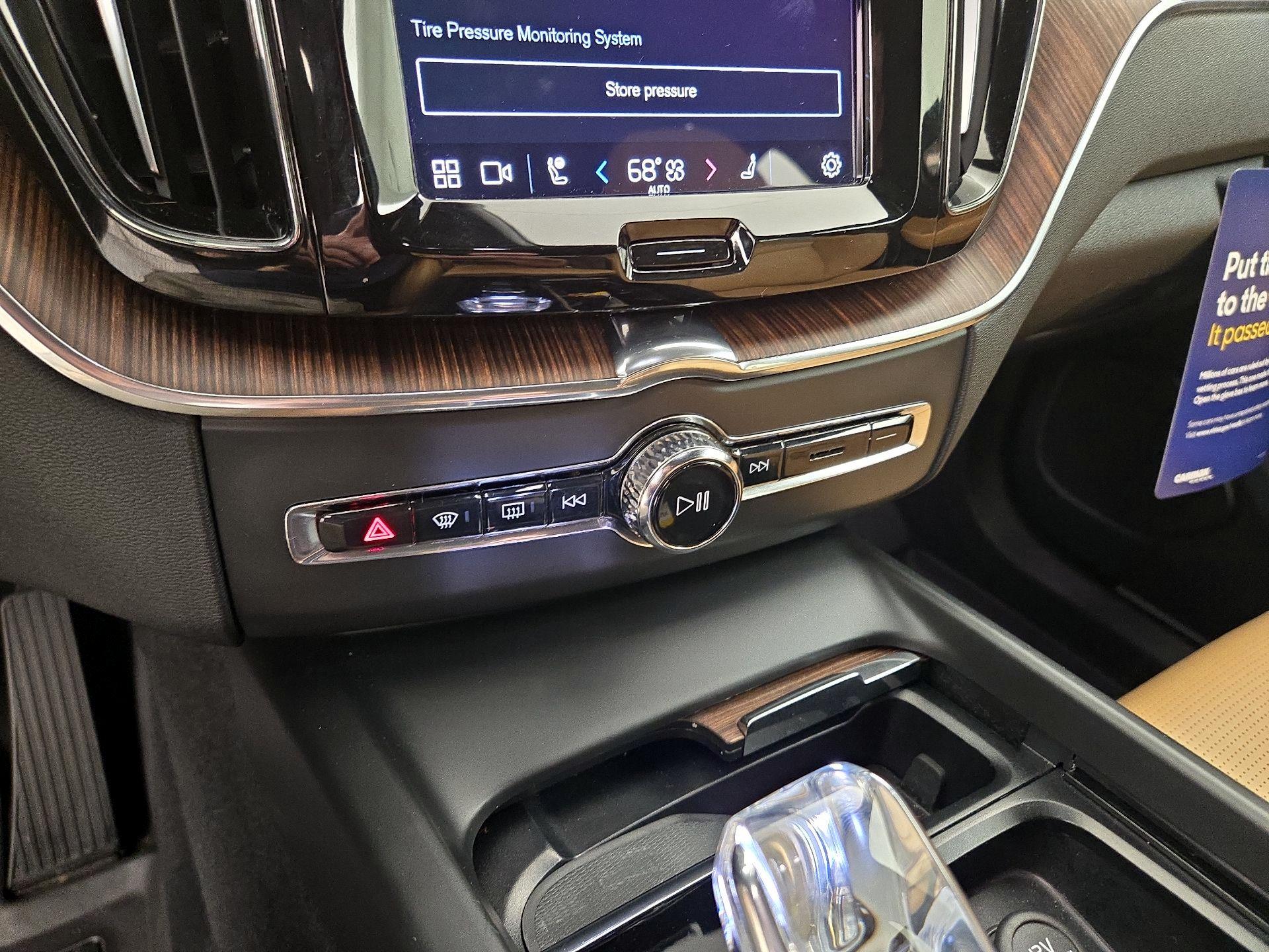 Thumbnail: 2023 Volvo XC60 - 17