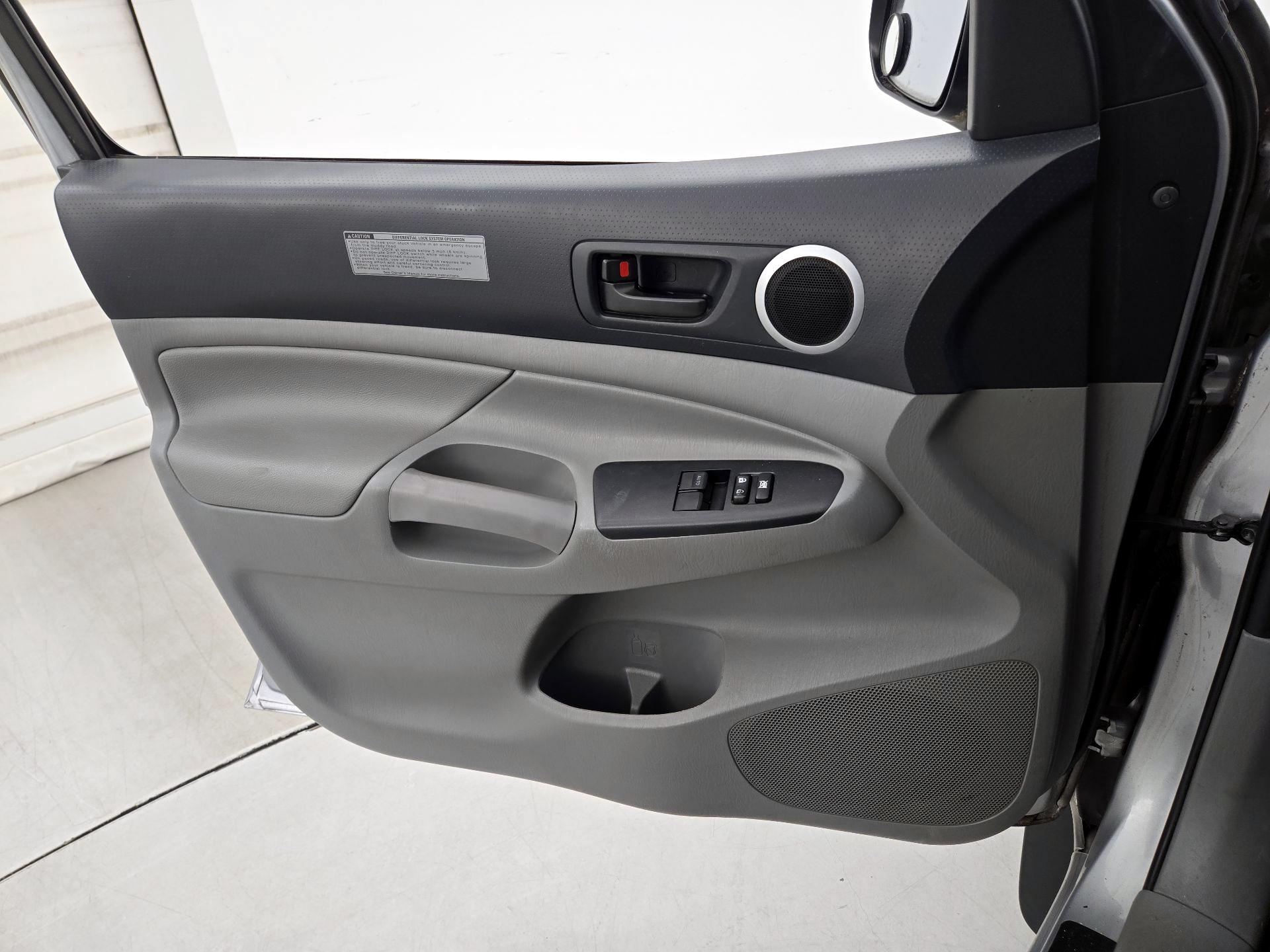 Thumbnail: 2014 Toyota Tacoma - 12