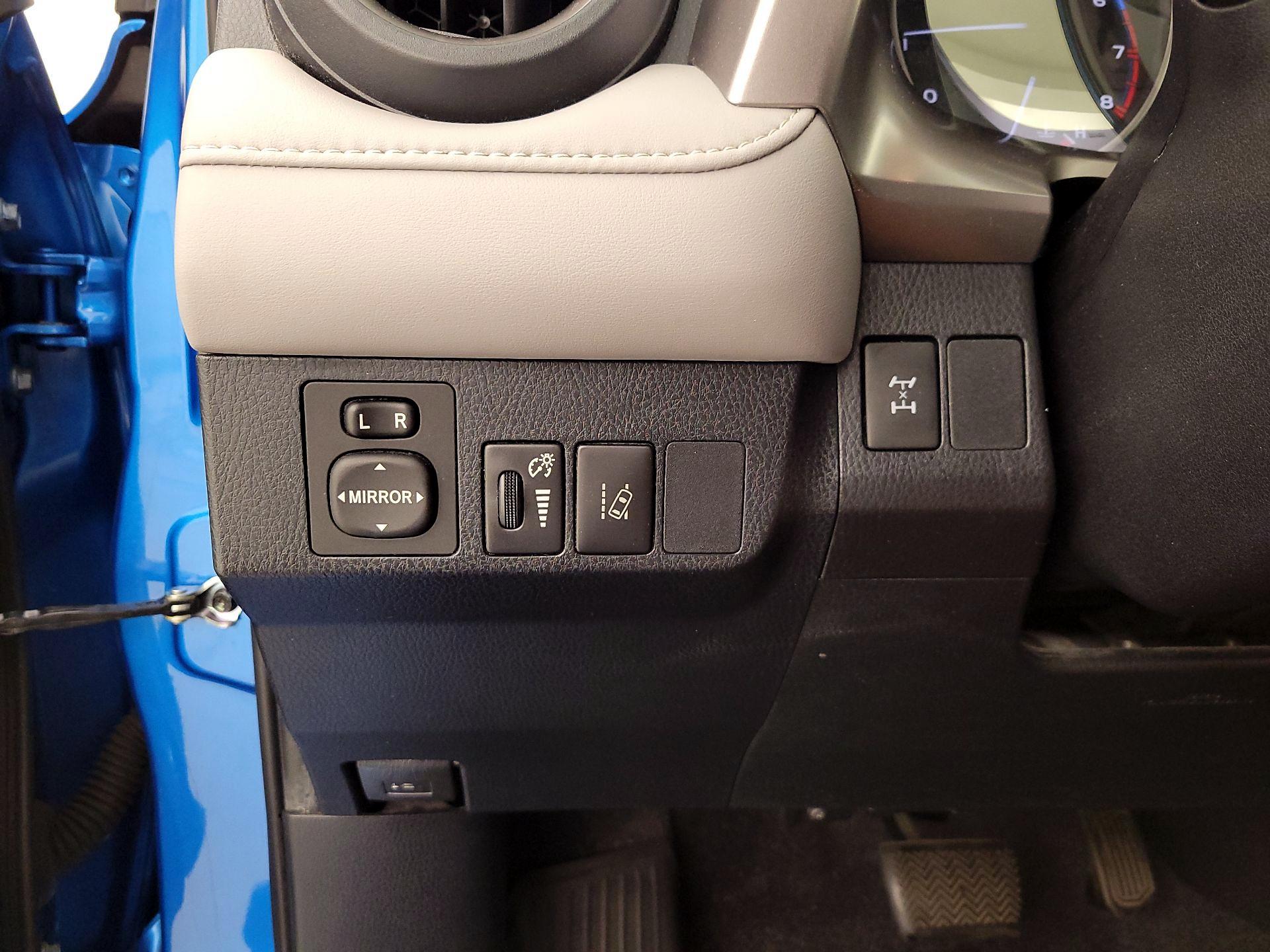 Thumbnail: 2018 Toyota RAV4 - 13