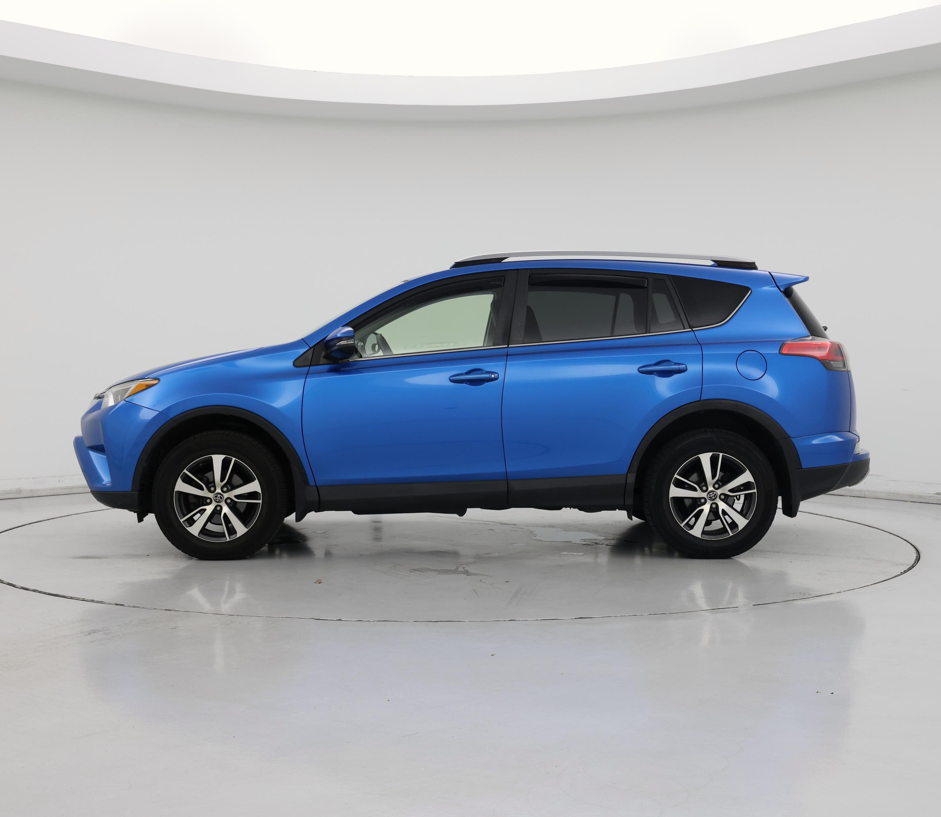 Thumbnail: 2018 Toyota RAV4 - 3