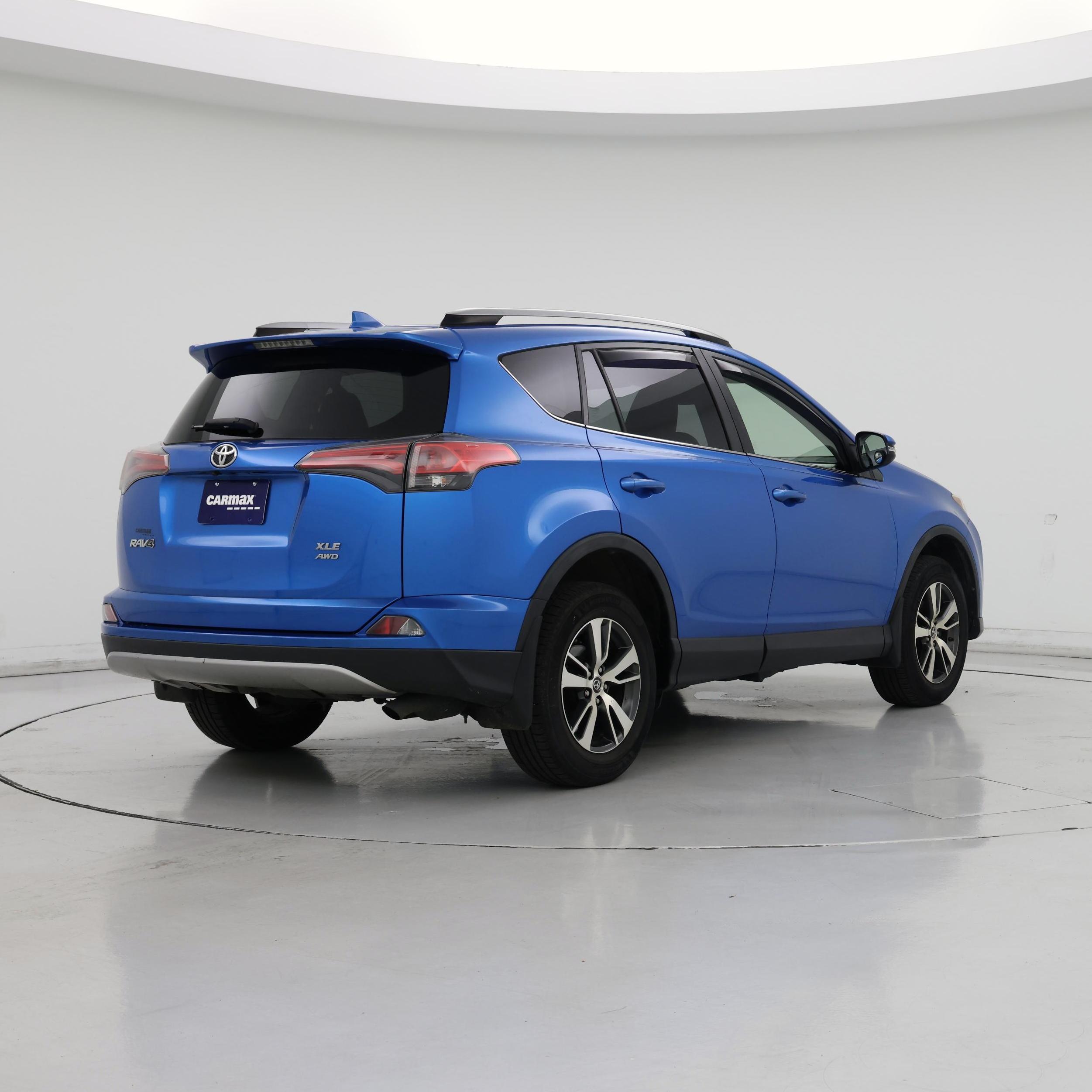 Thumbnail: 2018 Toyota RAV4 - 8