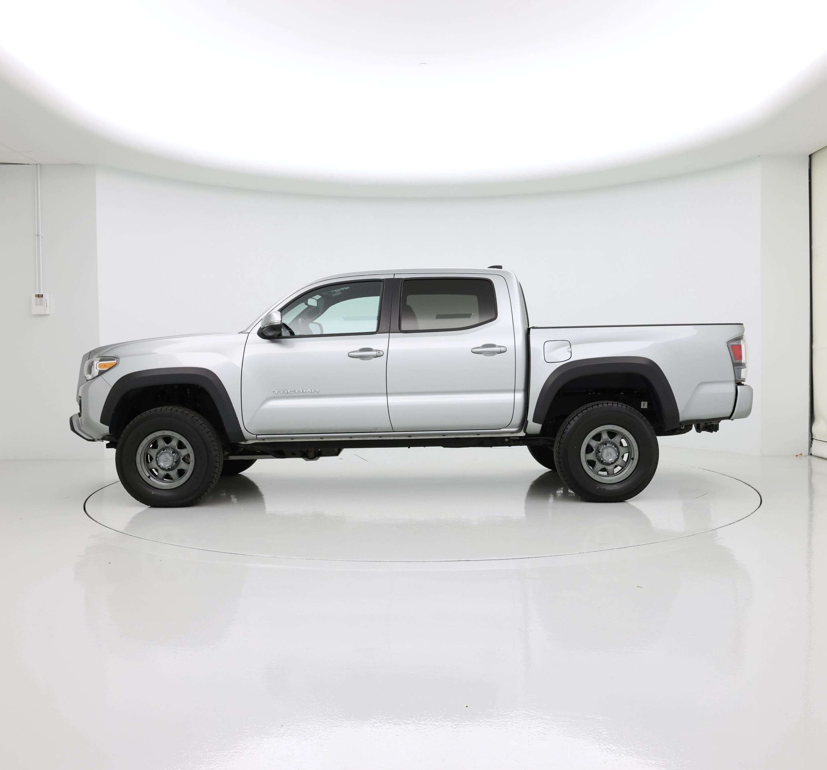 Thumbnail: 2022 Toyota Tacoma - 3