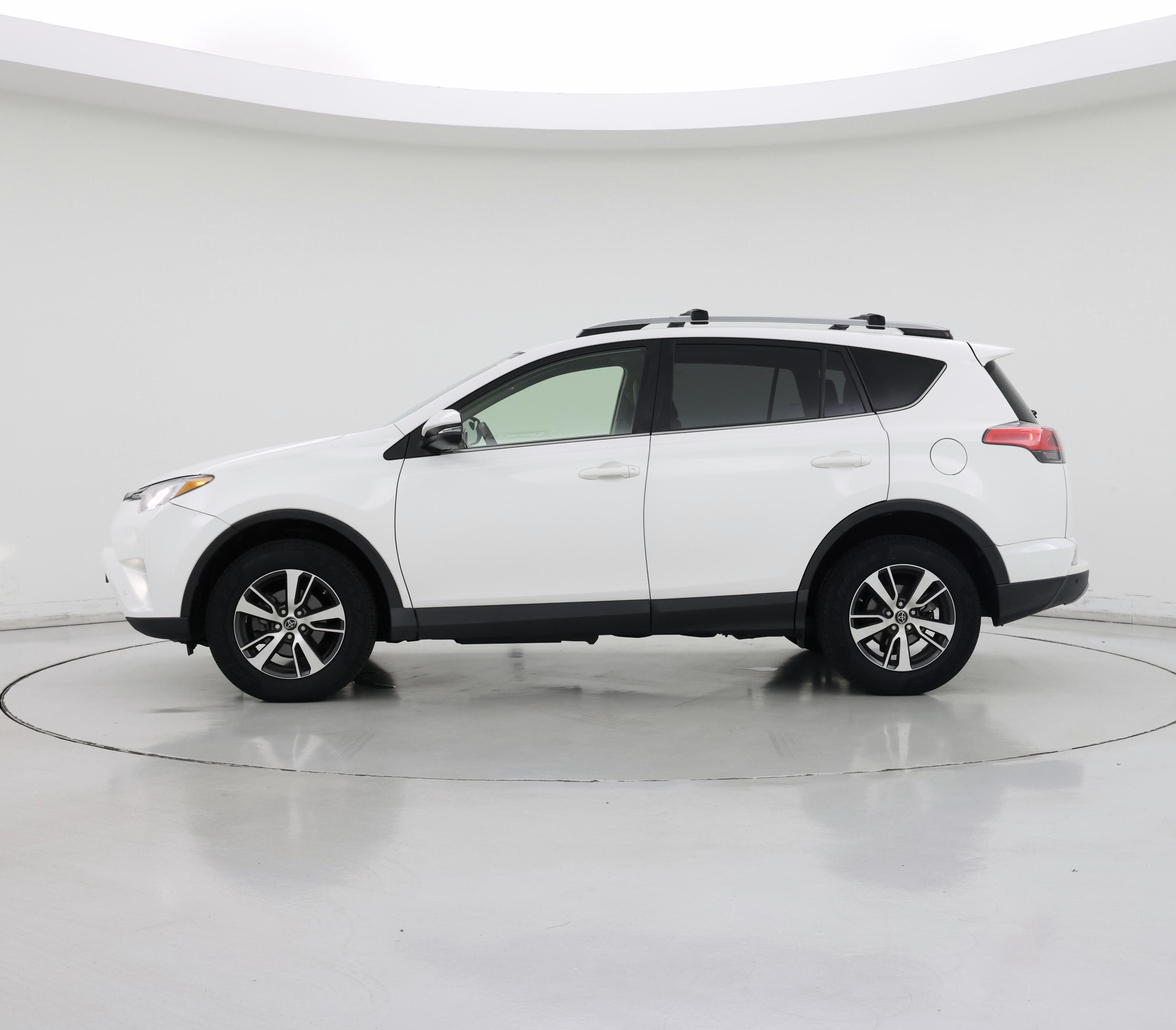 Thumbnail: 2017 Toyota RAV4 - 3