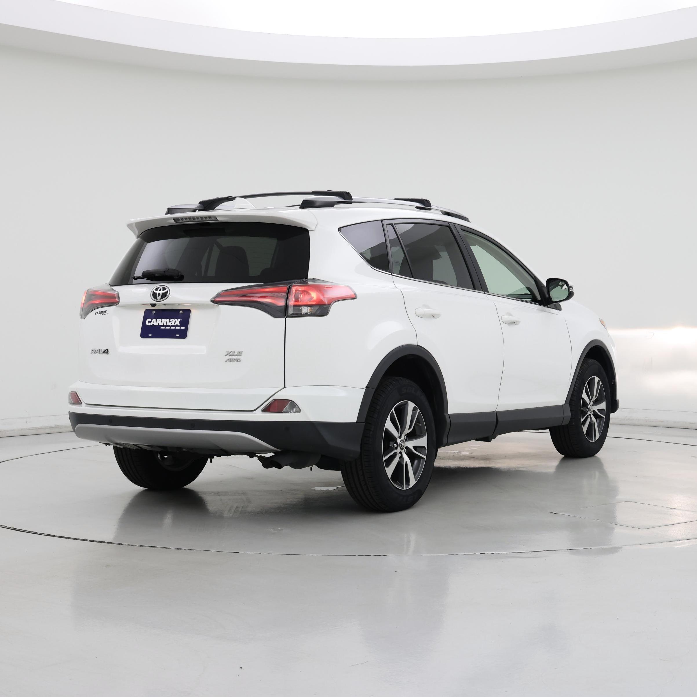 Thumbnail: 2017 Toyota RAV4 - 8