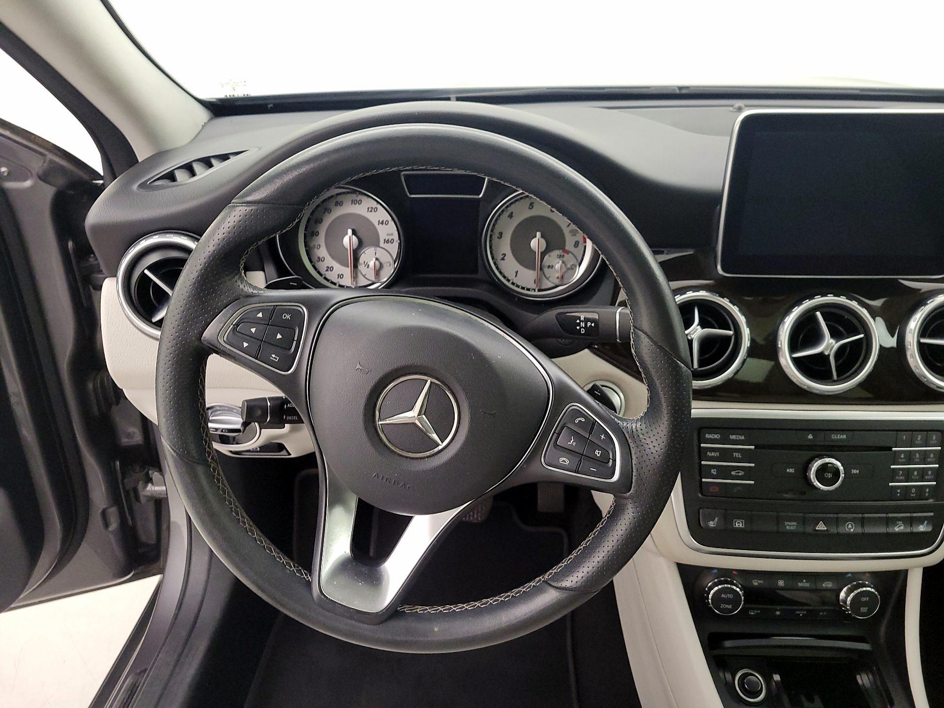 Thumbnail: 2016 Mercedes-Benz GLA - 10