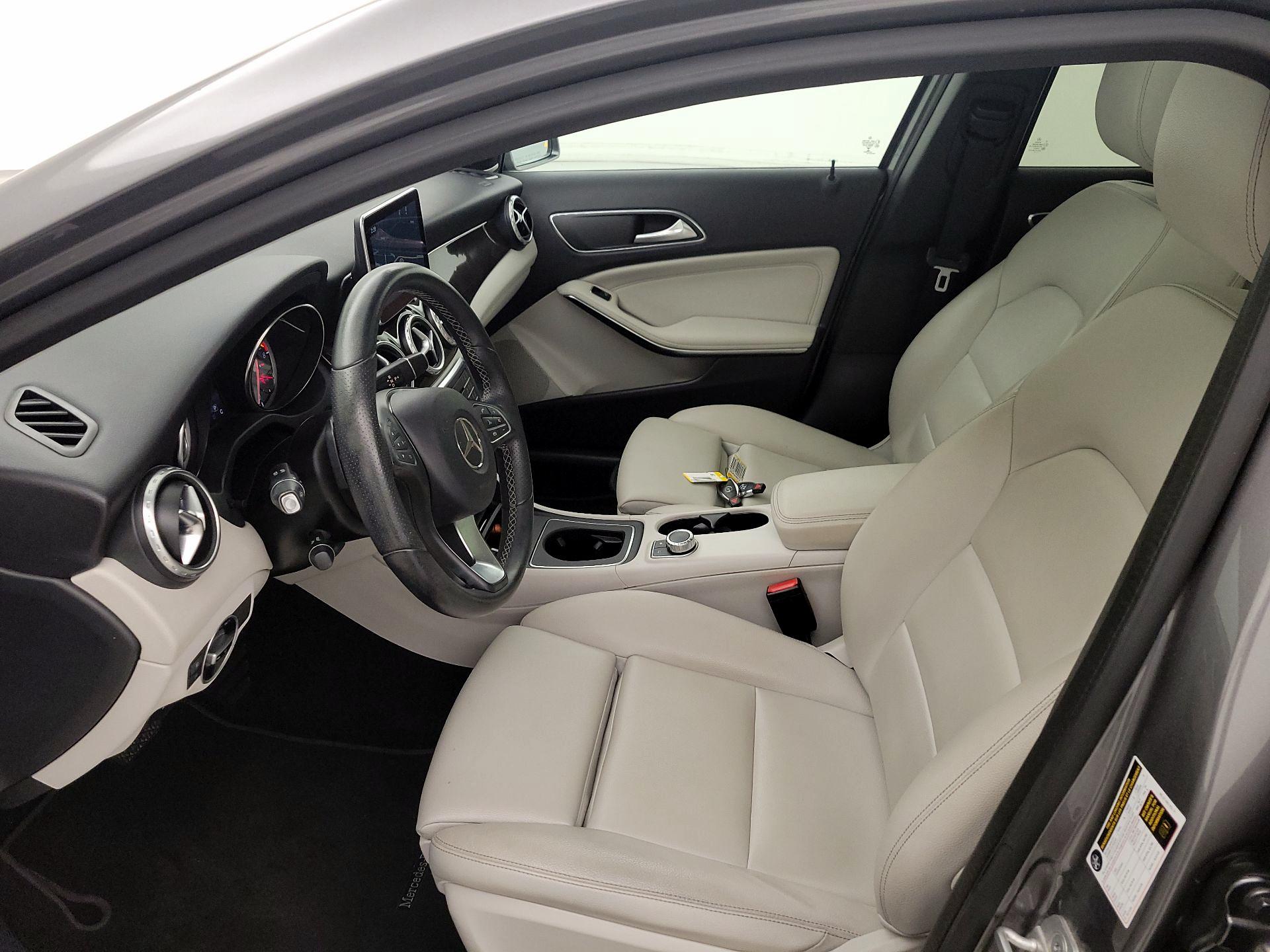 Thumbnail: 2016 Mercedes-Benz GLA - 11