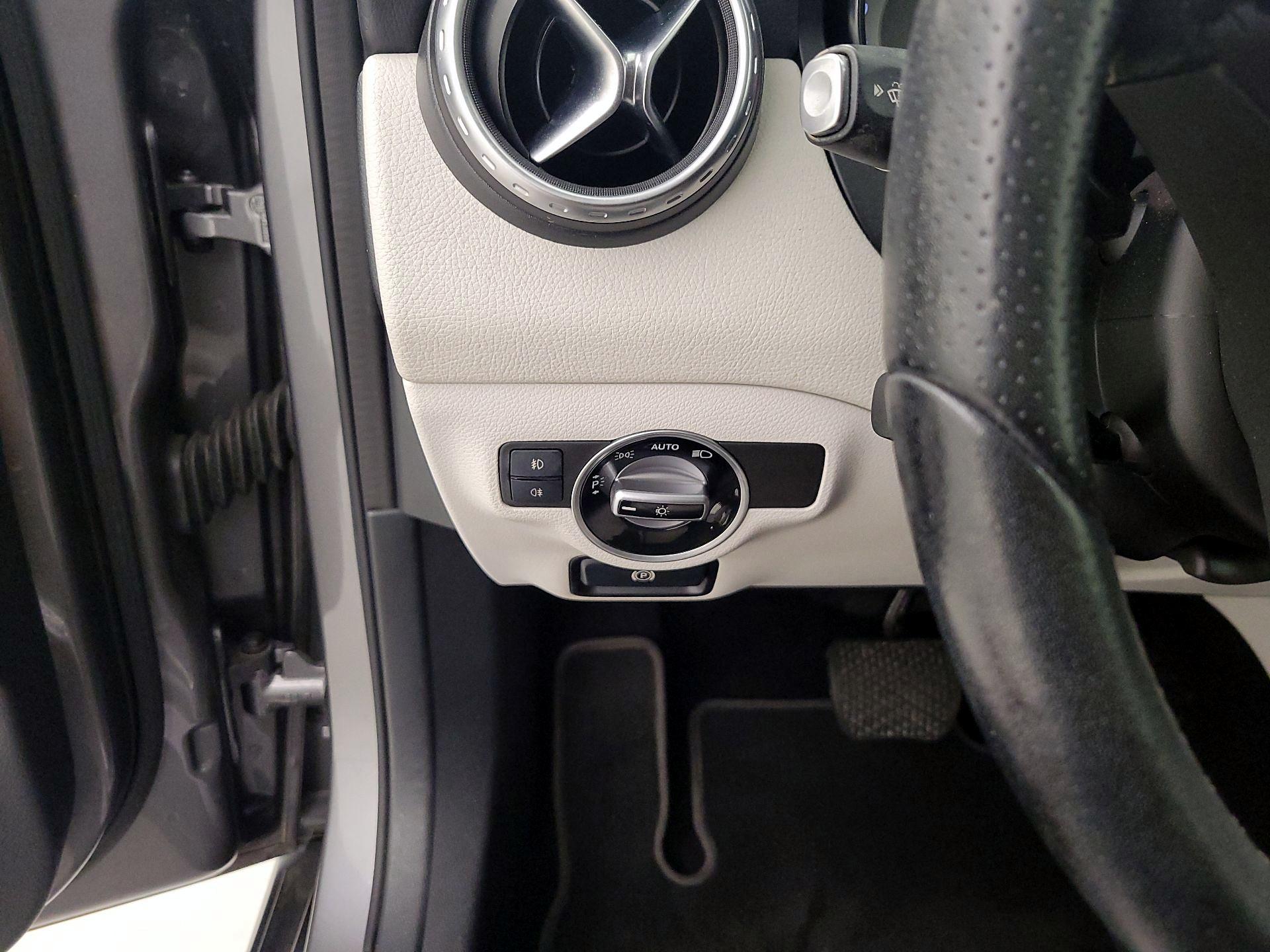 Thumbnail: 2016 Mercedes-Benz GLA - 13