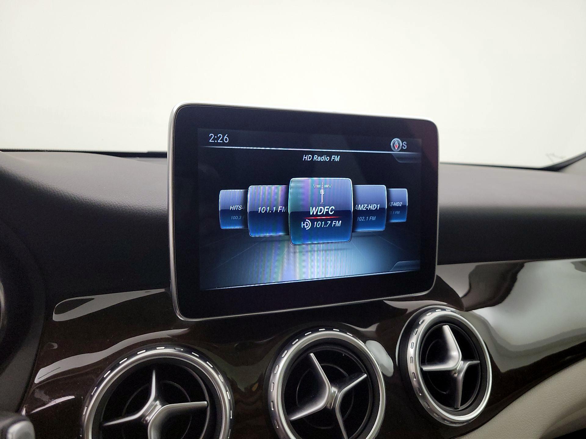 Thumbnail: 2016 Mercedes-Benz GLA - 16