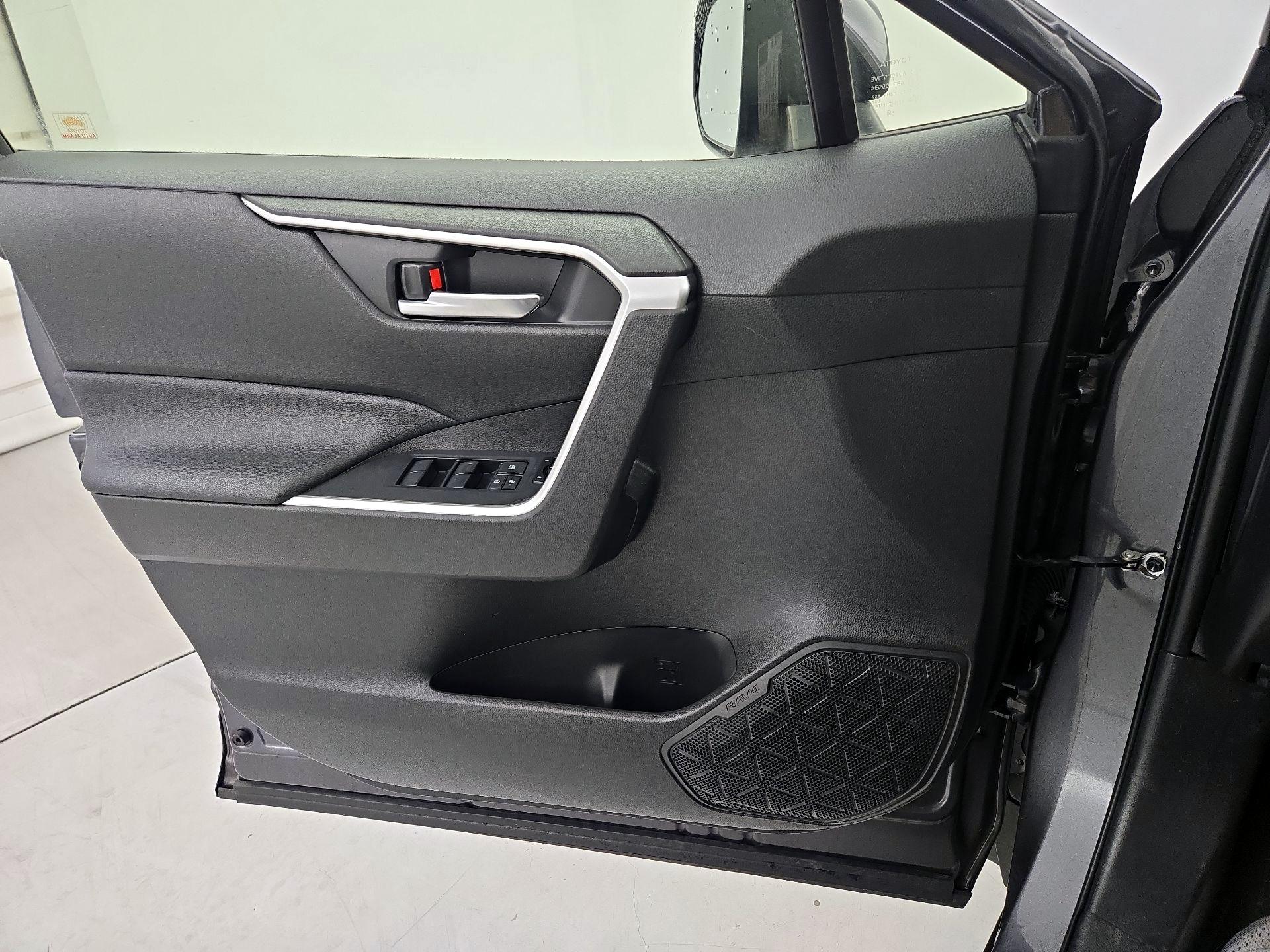 Thumbnail: 2020 Toyota RAV4 - 12