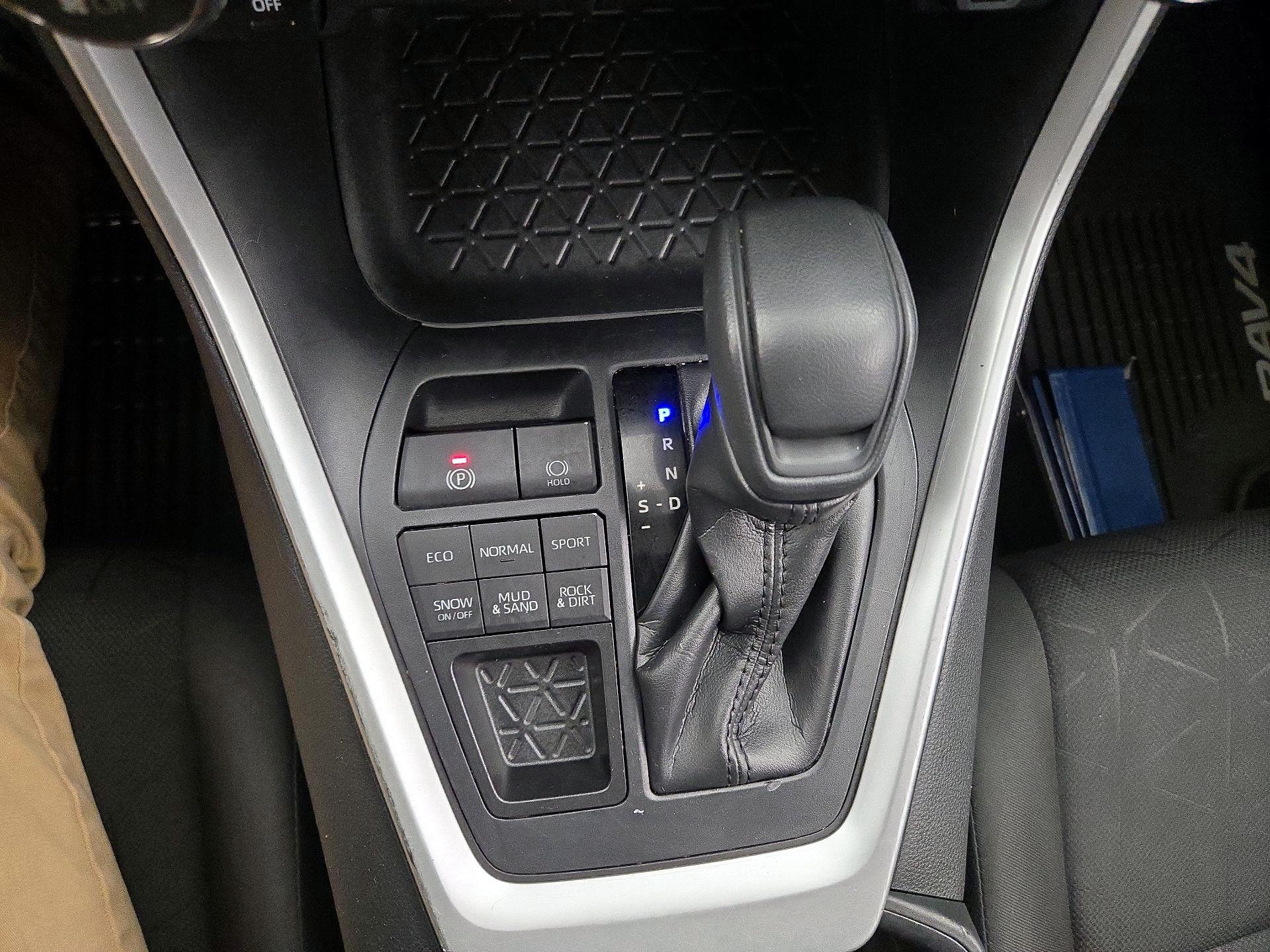 Thumbnail: 2020 Toyota RAV4 - 17