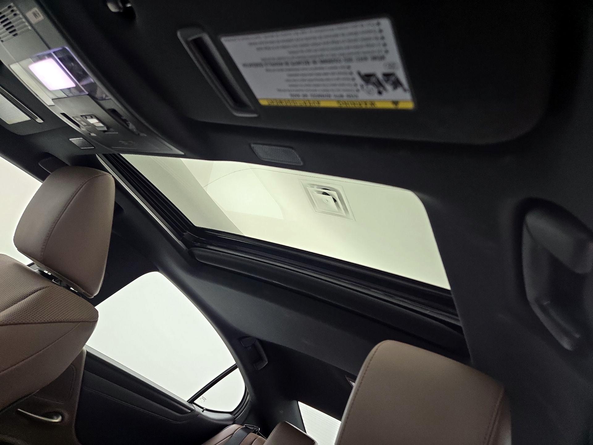 Thumbnail: 2022 Lexus ES - 20