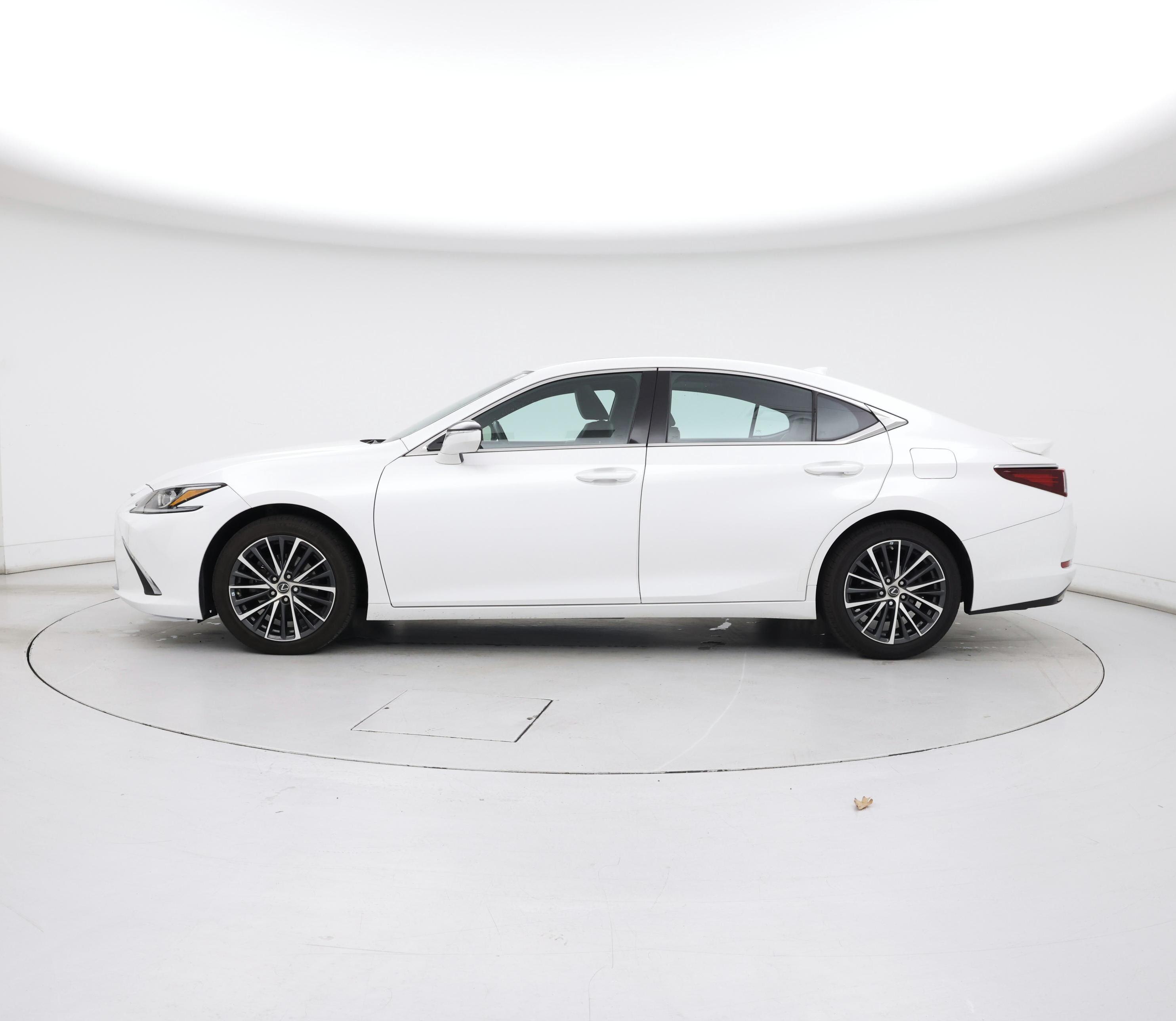 Thumbnail: 2022 Lexus ES - 3