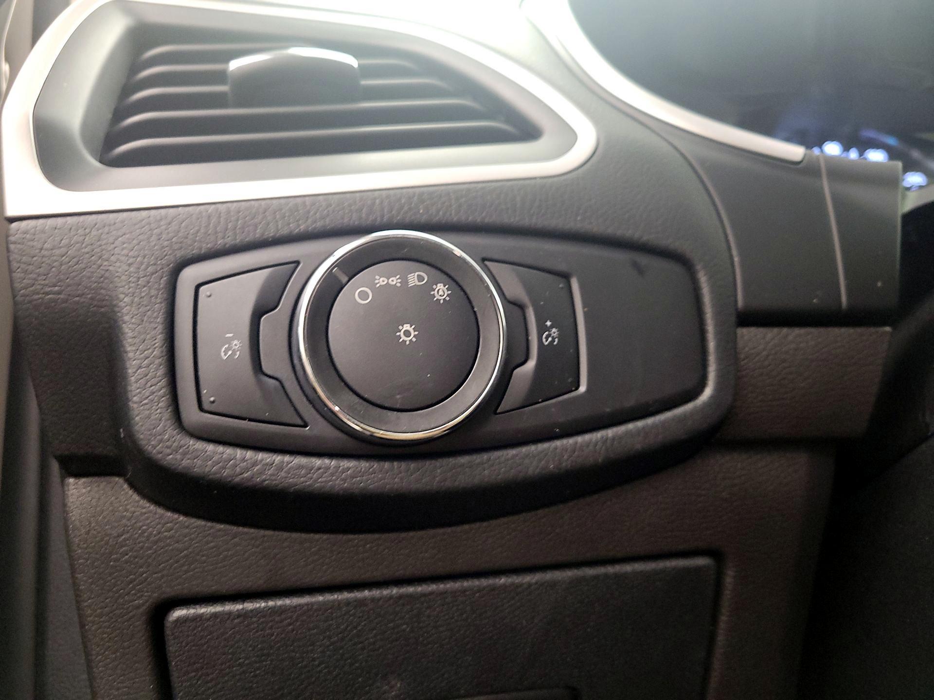 Thumbnail: 2016 Ford Edge - 13