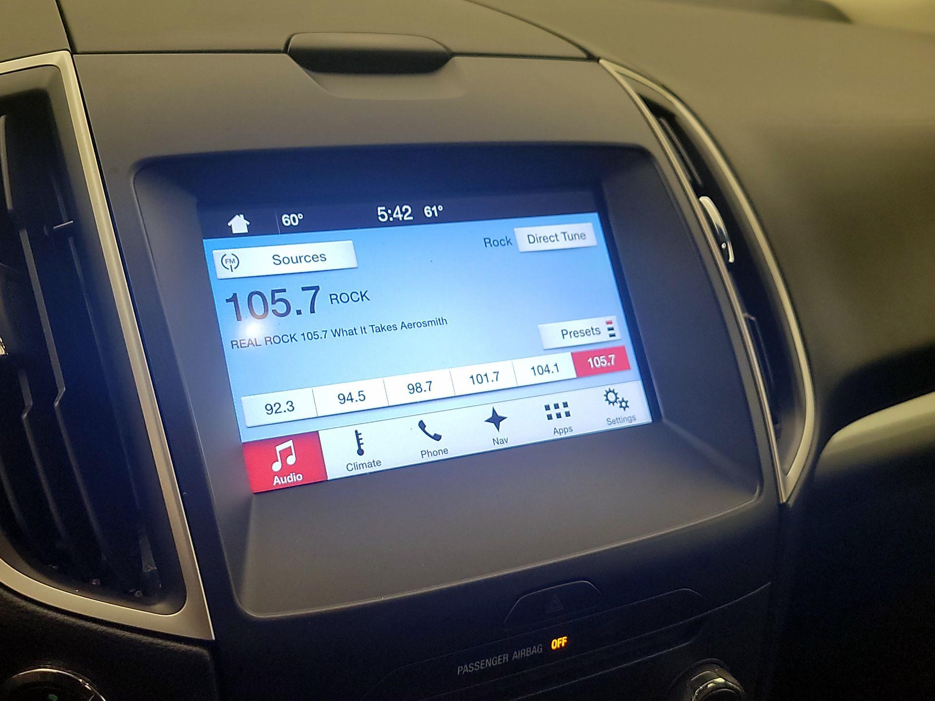 Thumbnail: 2016 Ford Edge - 16