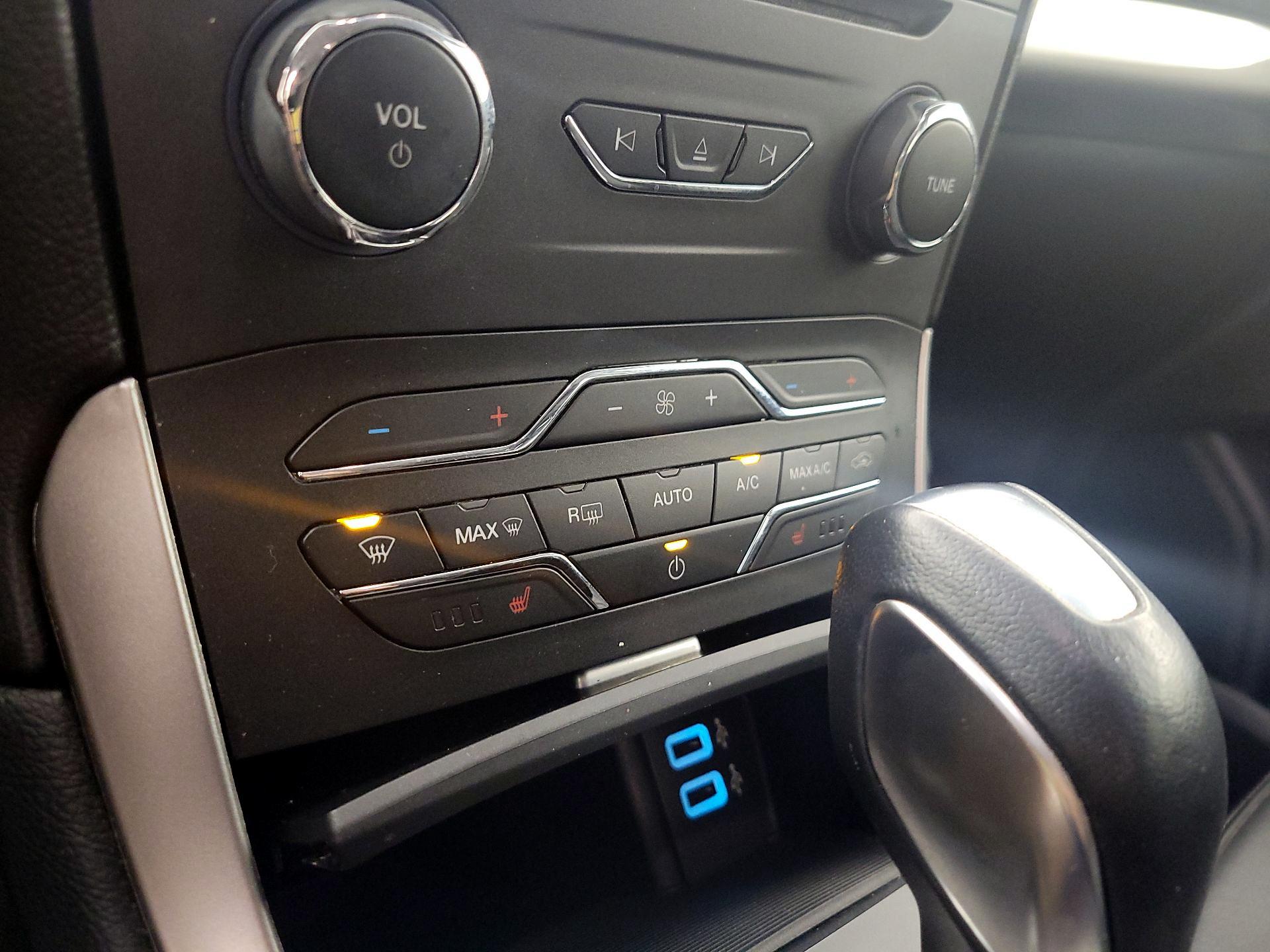 Thumbnail: 2016 Ford Edge - 17