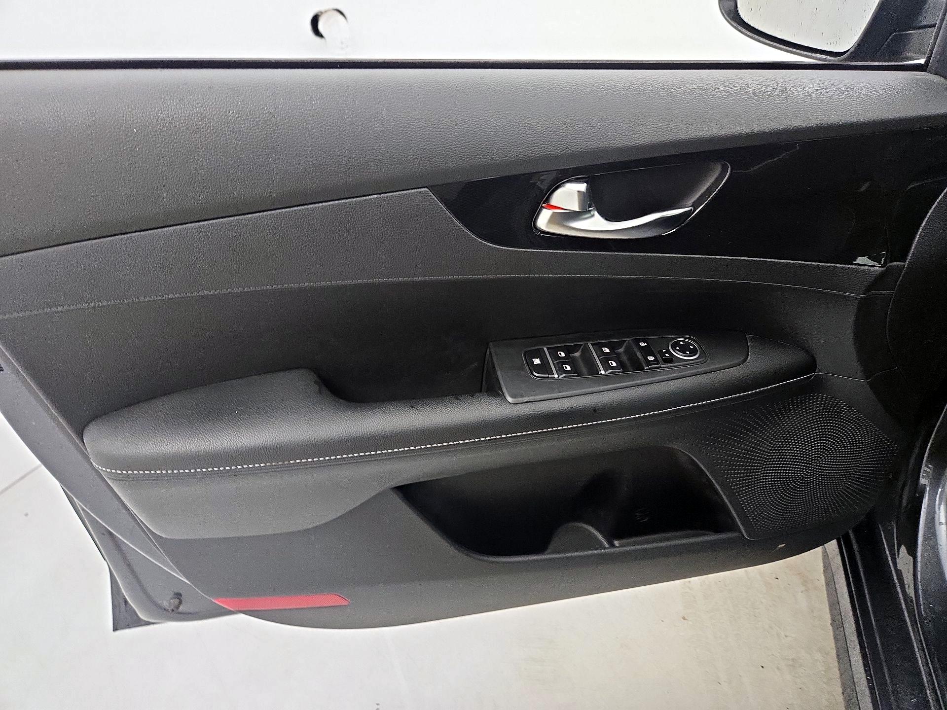 Thumbnail: 2022 Kia Forte - 12