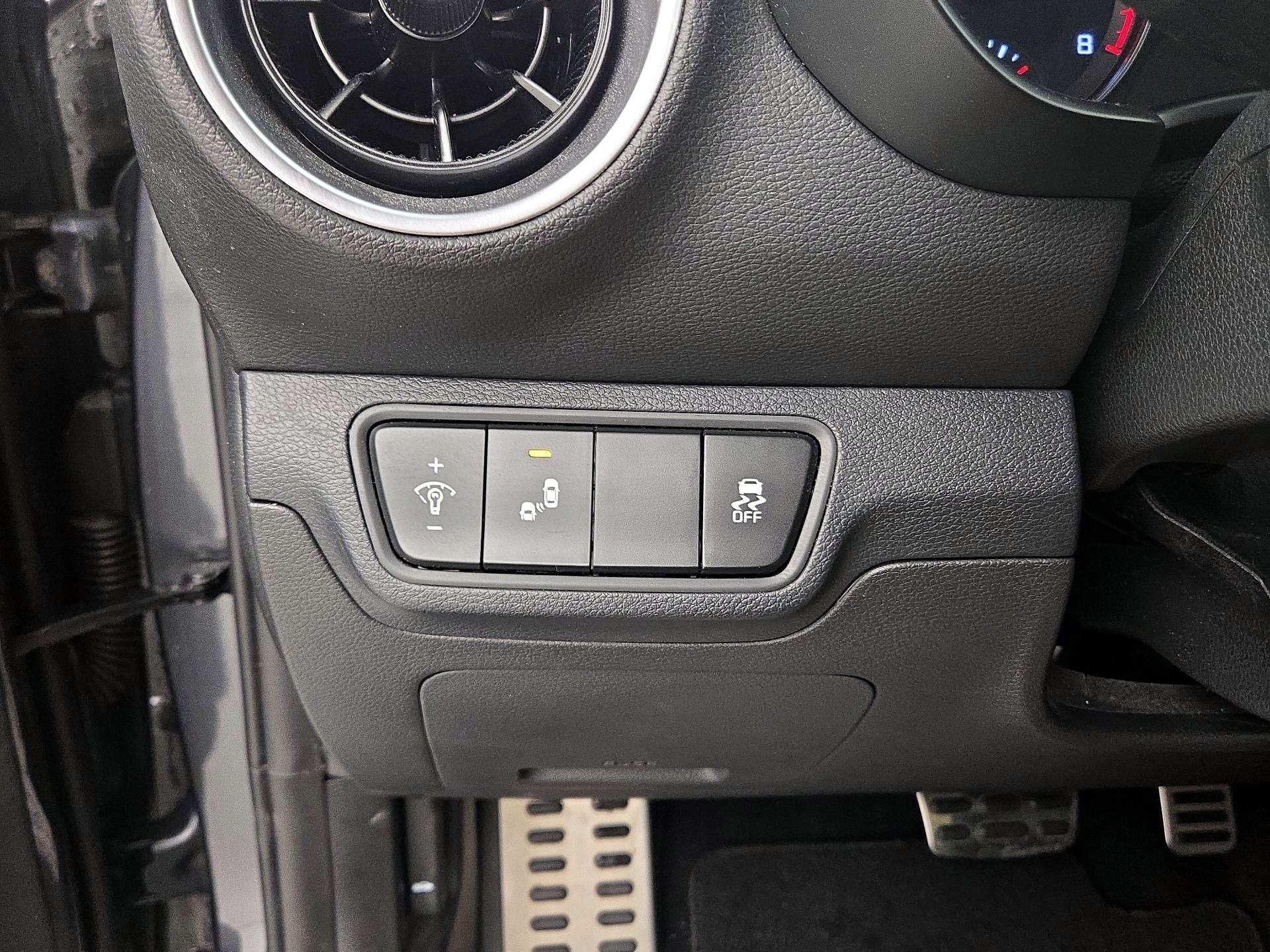 Thumbnail: 2022 Kia Forte - 13