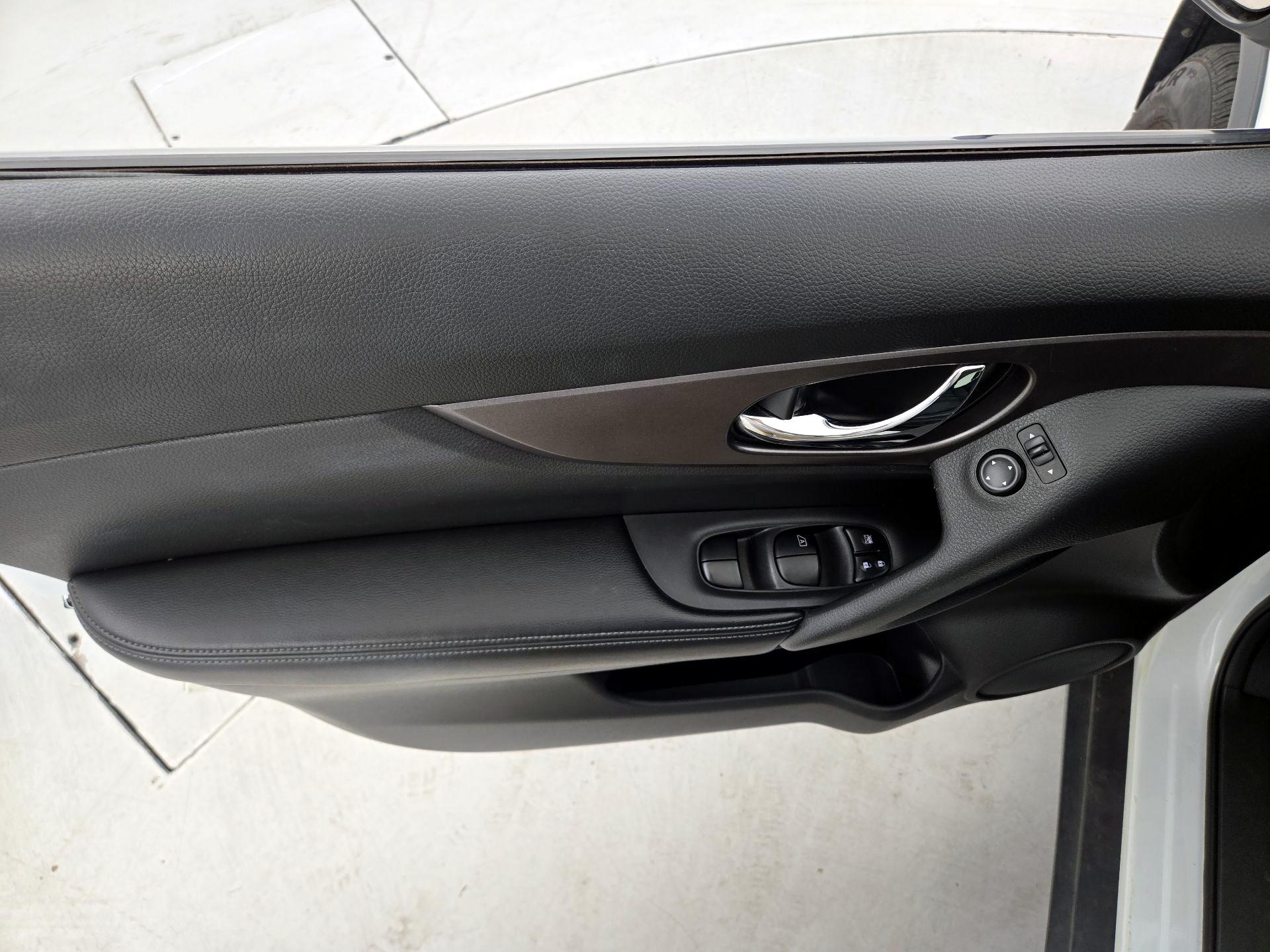 Thumbnail: 2016 Nissan Rogue - 12