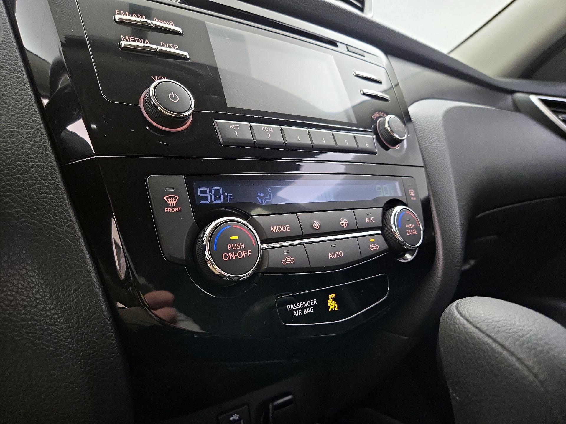 Thumbnail: 2016 Nissan Rogue - 16