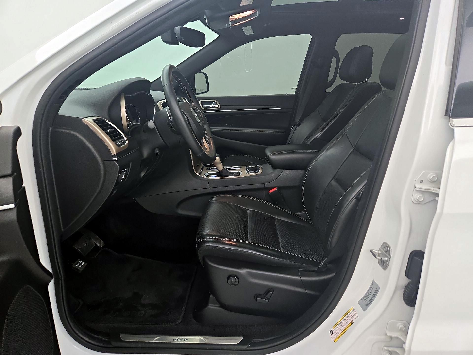 Thumbnail: 2017 Jeep Grand Cherokee - 11