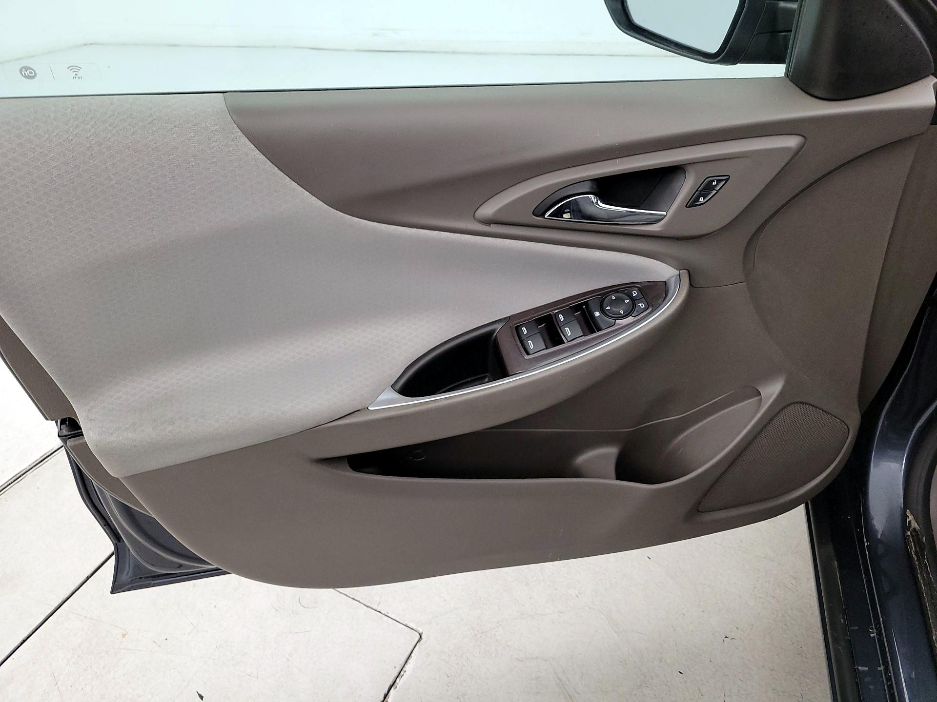 Thumbnail: 2020 Chevrolet Malibu - 12