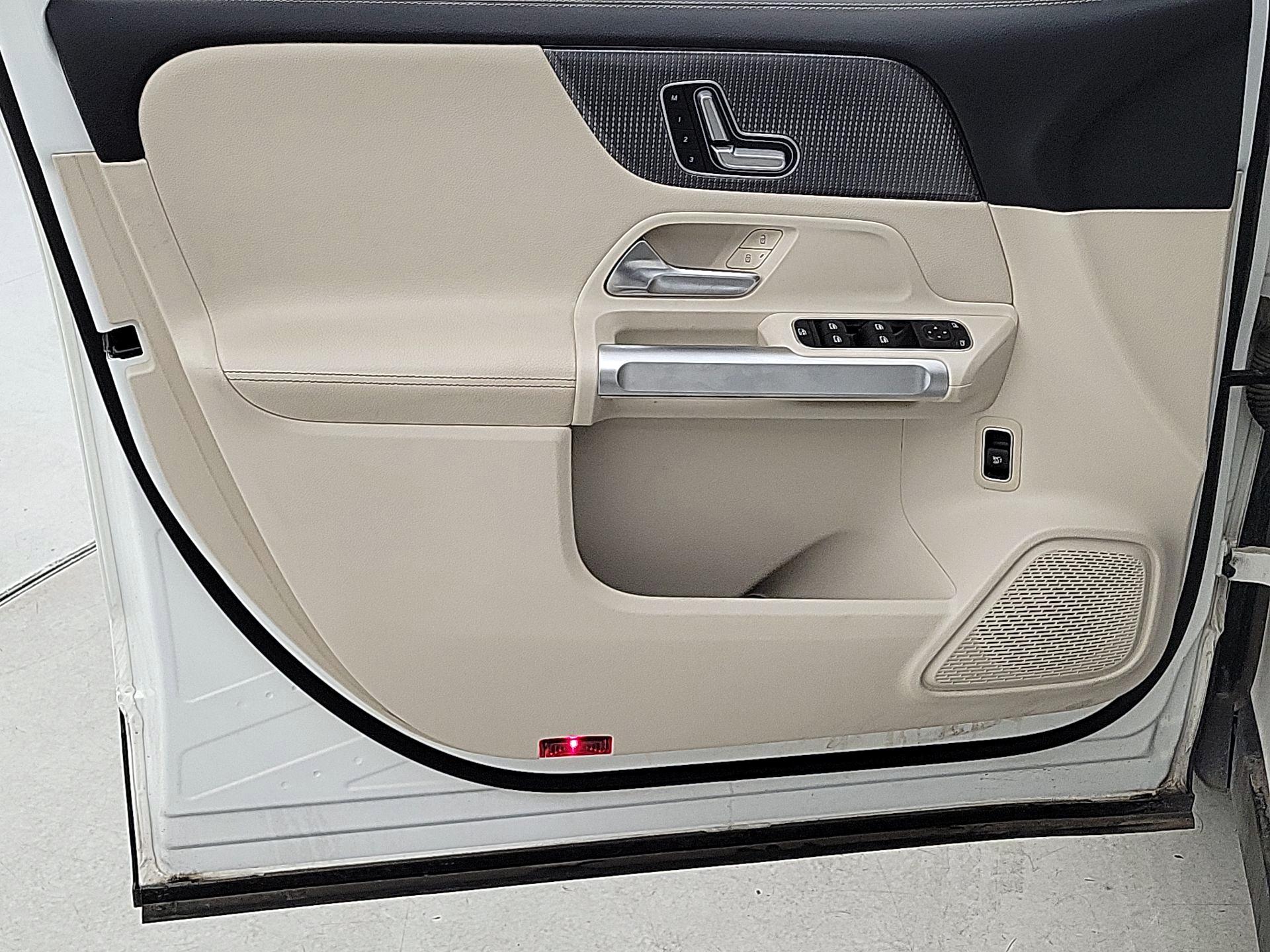 Thumbnail: 2022 Mercedes-Benz GLB - 12