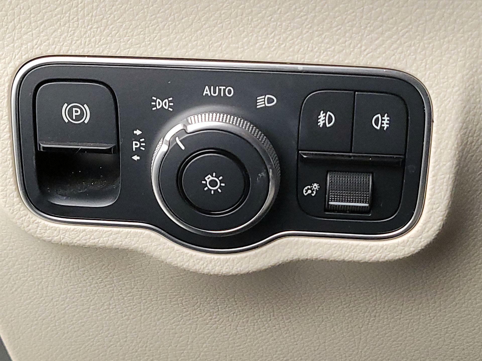 Thumbnail: 2022 Mercedes-Benz GLB - 13