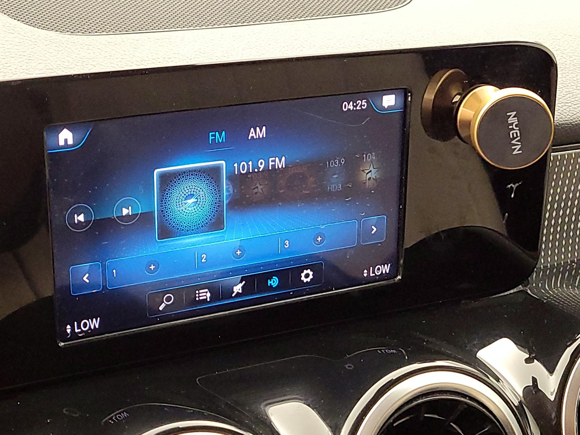 Thumbnail: 2022 Mercedes-Benz GLB - 15