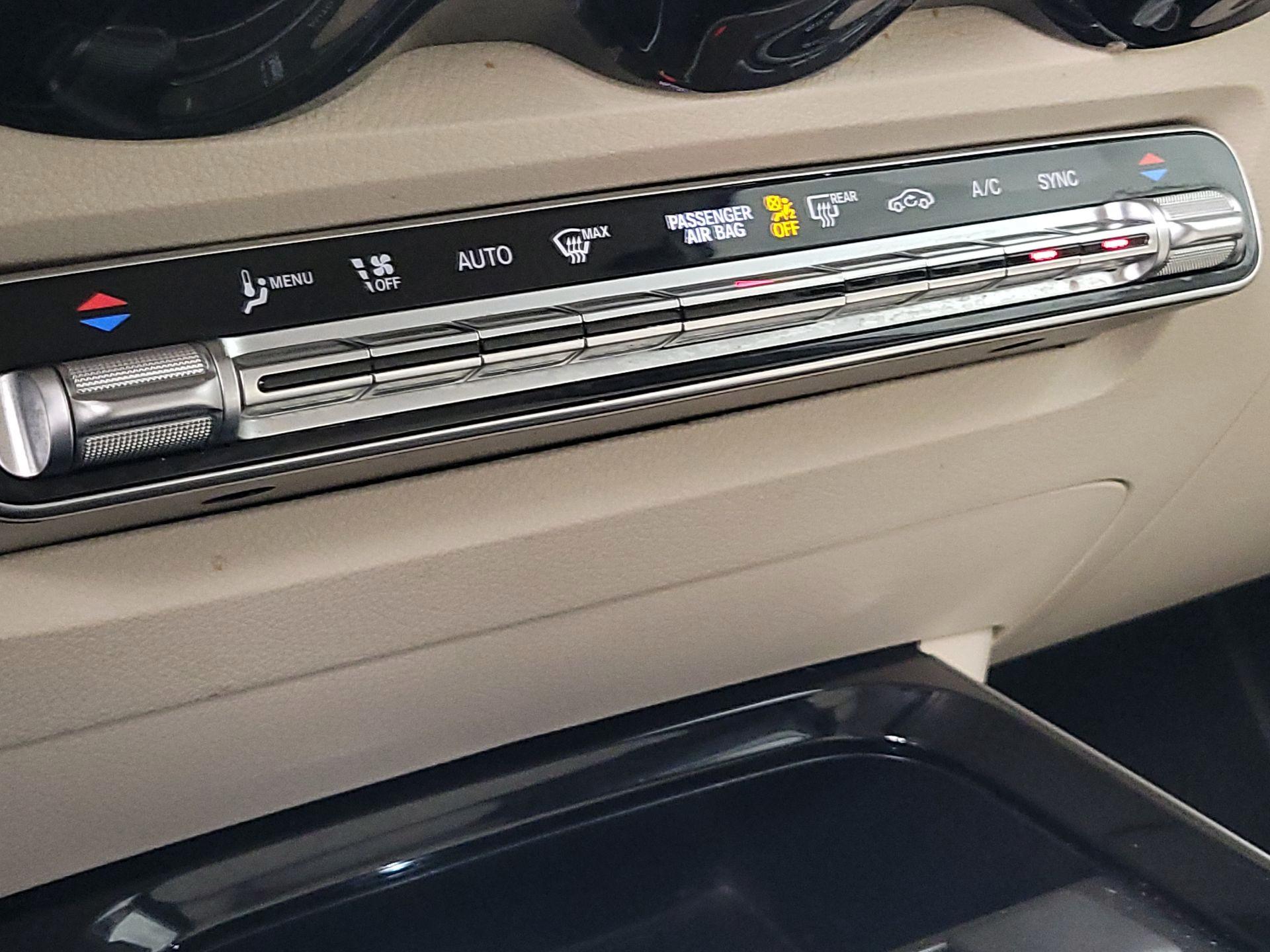 Thumbnail: 2022 Mercedes-Benz GLB - 16