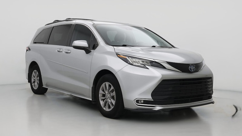 2022 Toyota Sienna XLE Hero Image