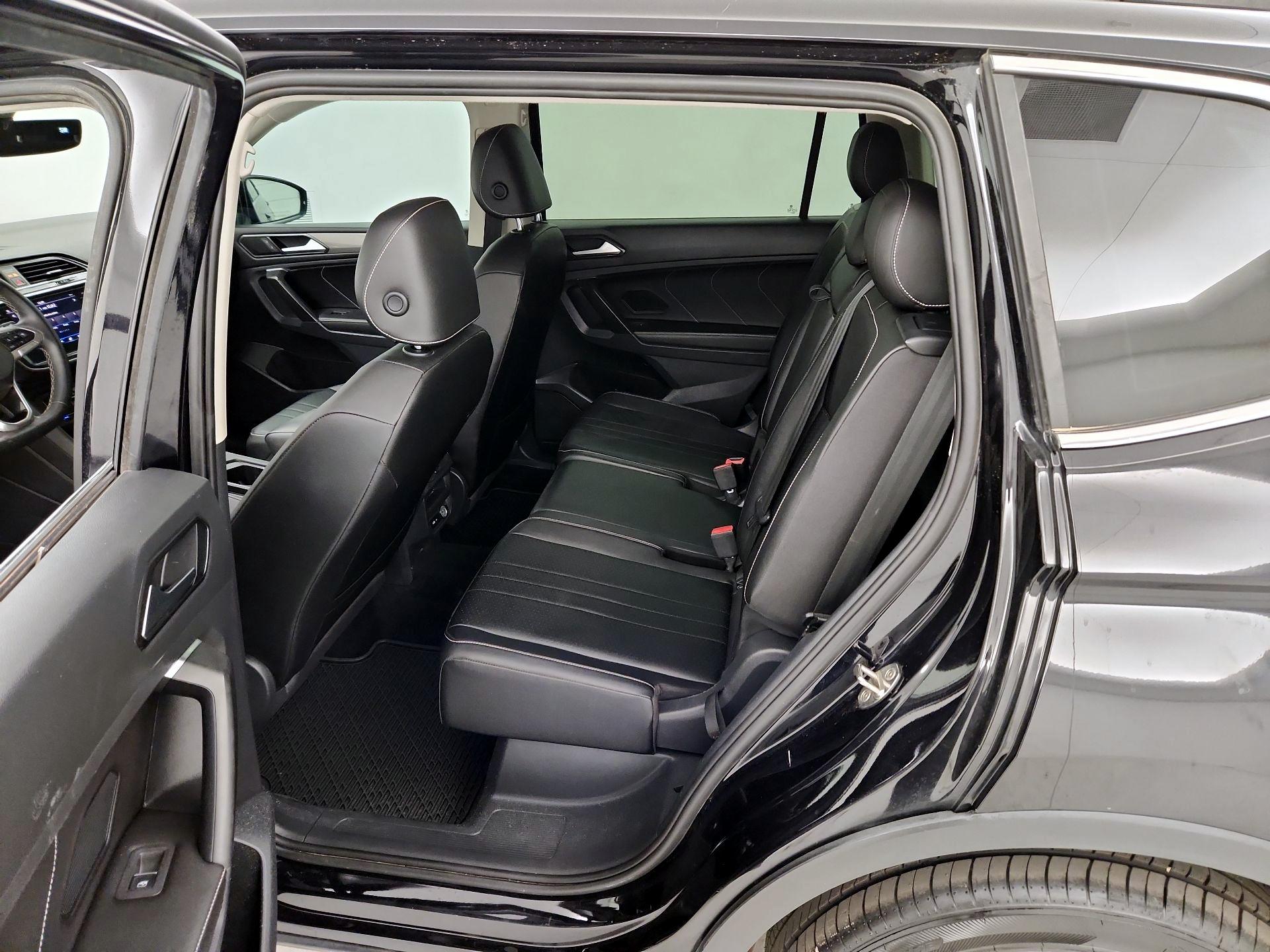 Thumbnail: 2022 Volkswagen Tiguan - 17