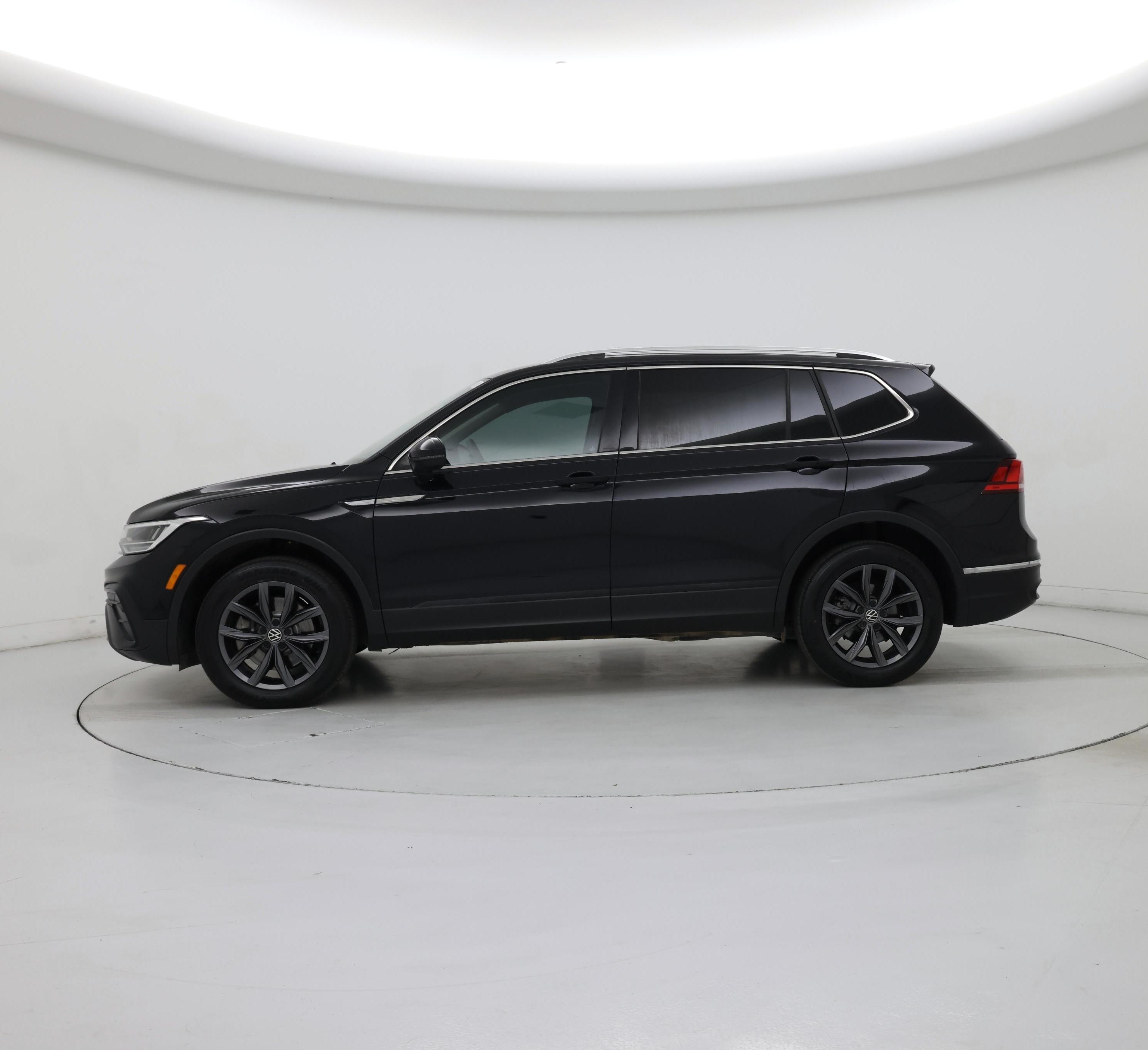 Thumbnail: 2022 Volkswagen Tiguan - 3