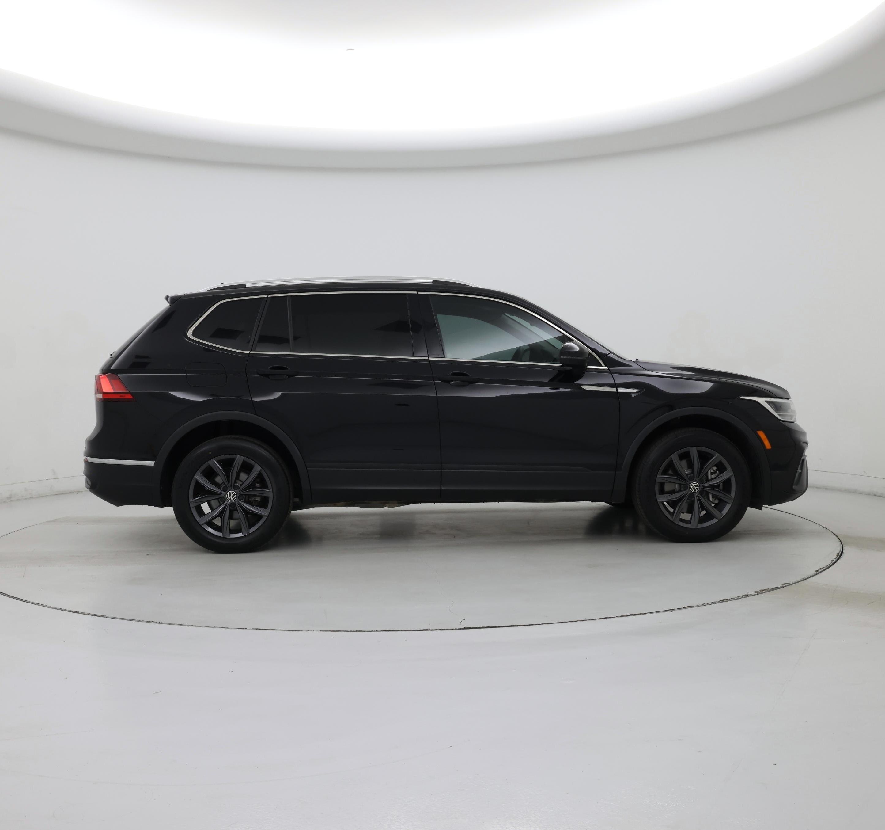Thumbnail: 2022 Volkswagen Tiguan - 7