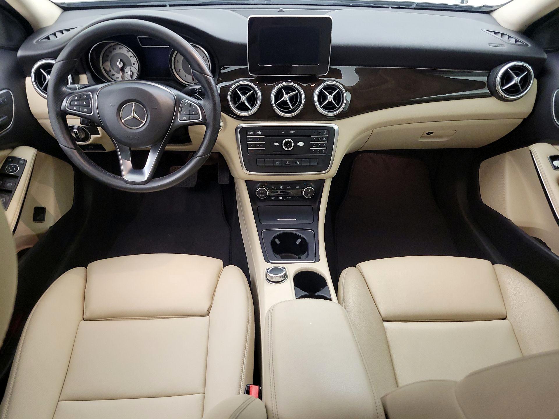 Thumbnail: 2016 Mercedes-Benz GLA - 9